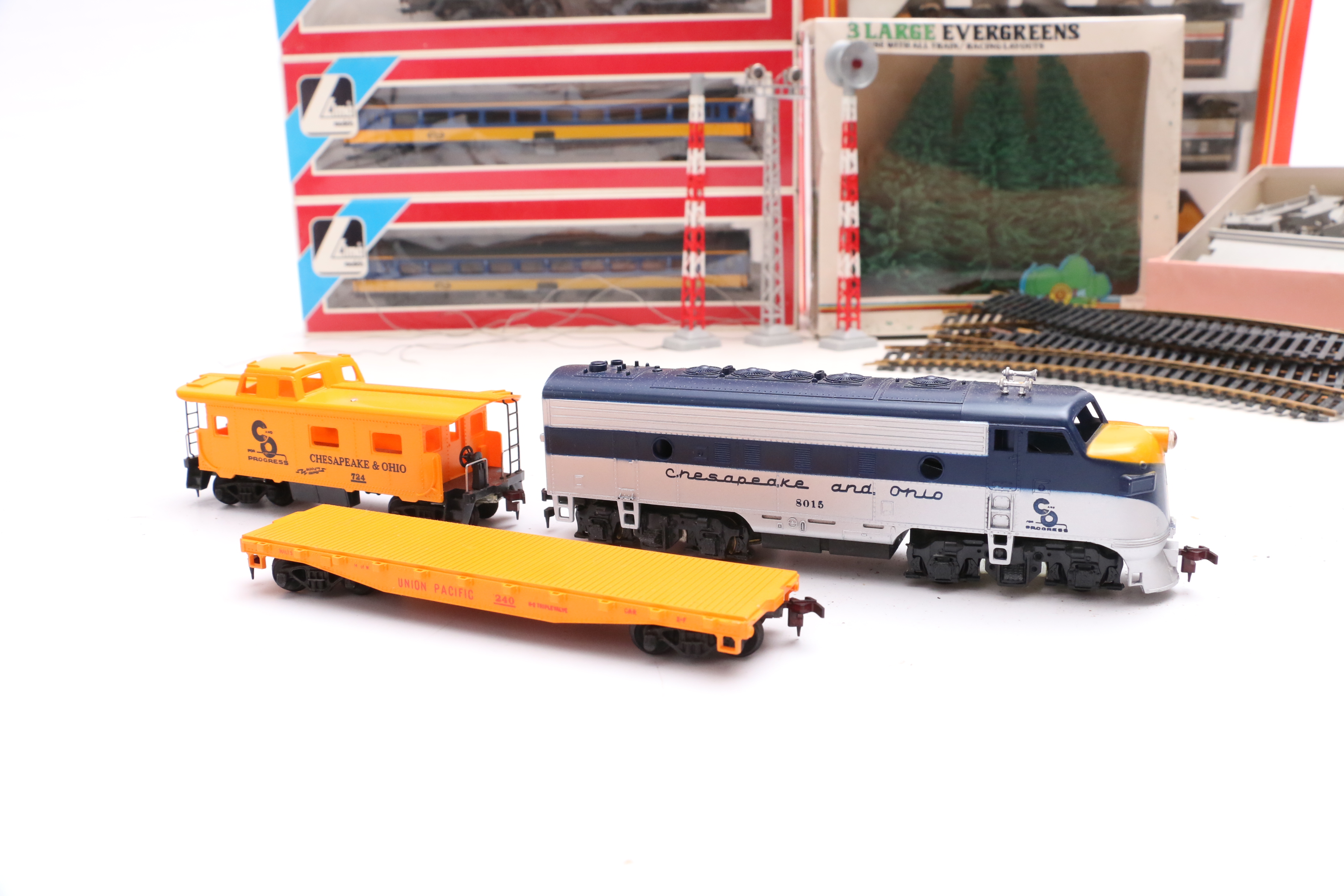 Vintage HO Scale Model Train Cars, Passenger Coaches and Trainpack Train Control