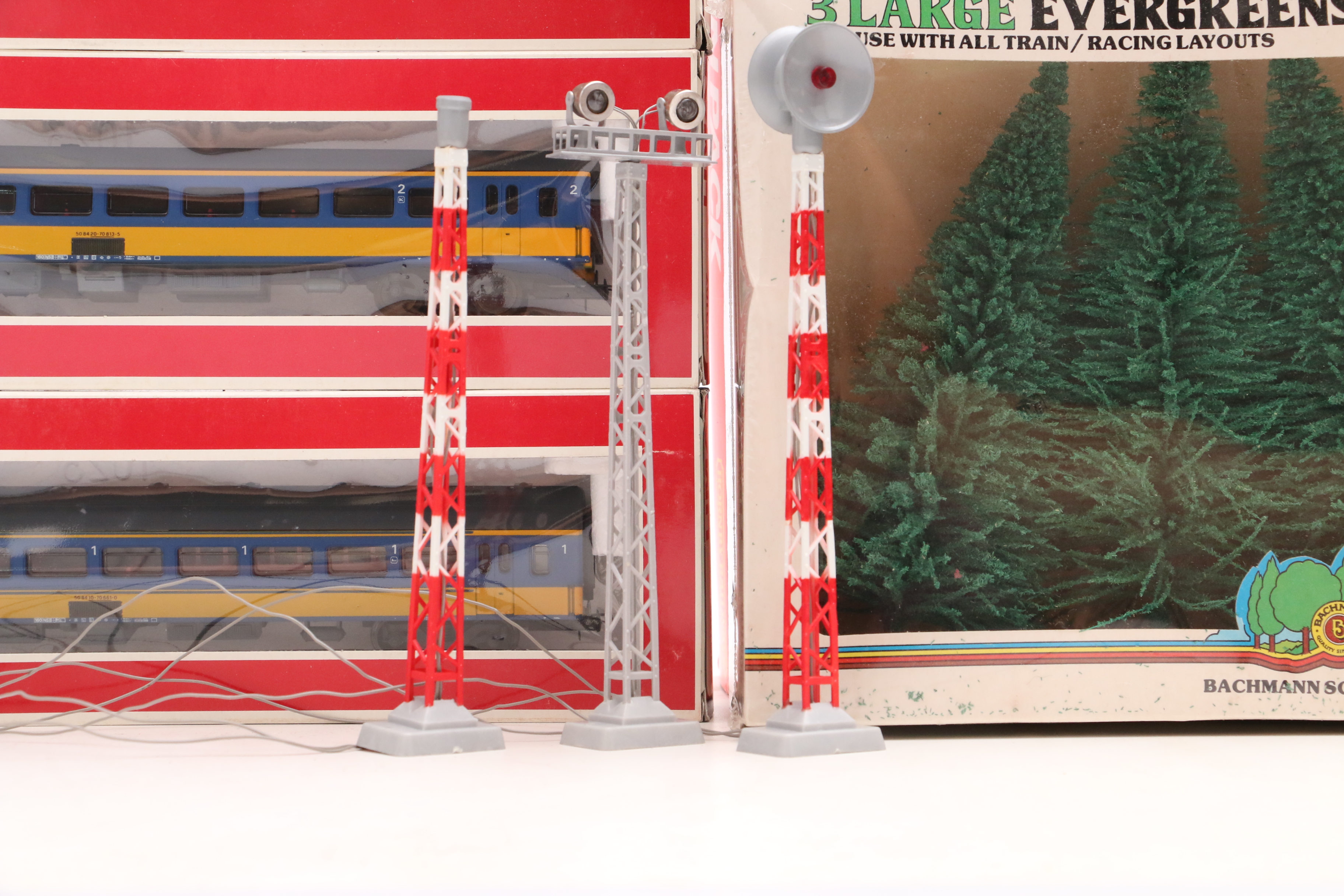 Vintage HO Scale Model Train Cars, Passenger Coaches and Trainpack Train Control