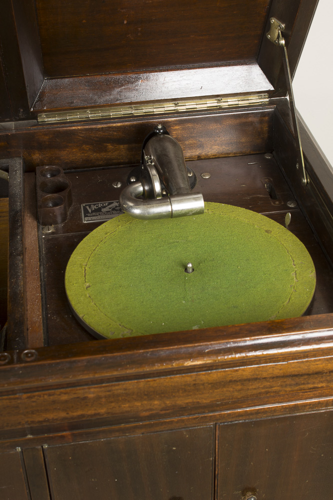 1923 Hand-Cranked Victrola Record Player in Mahogany Cabinet
