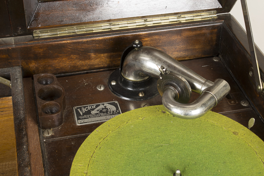 1923 Hand-Cranked Victrola Record Player in Mahogany Cabinet