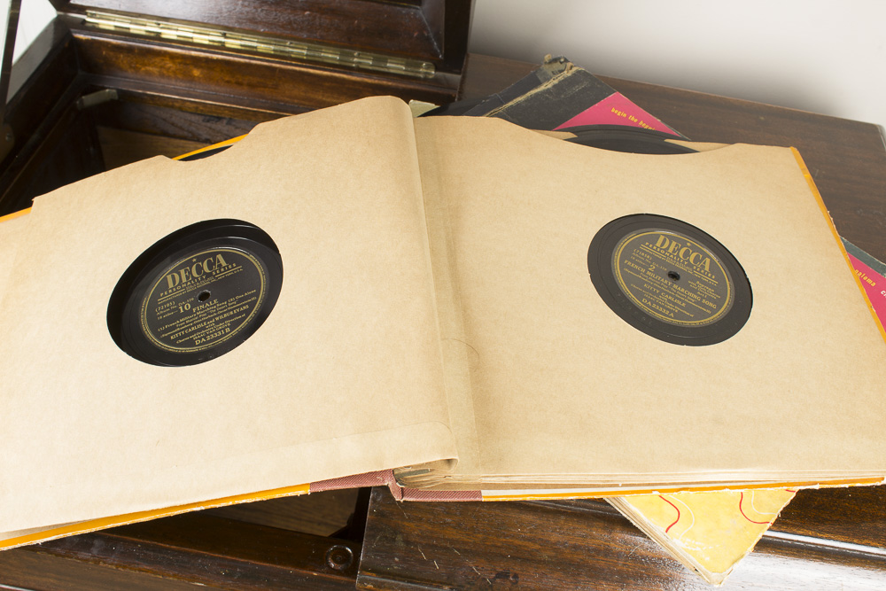 1923 Hand-Cranked Victrola Record Player in Mahogany Cabinet