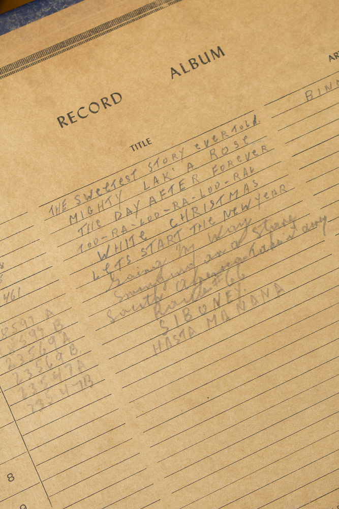 1923 Hand-Cranked Victrola Record Player in Mahogany Cabinet