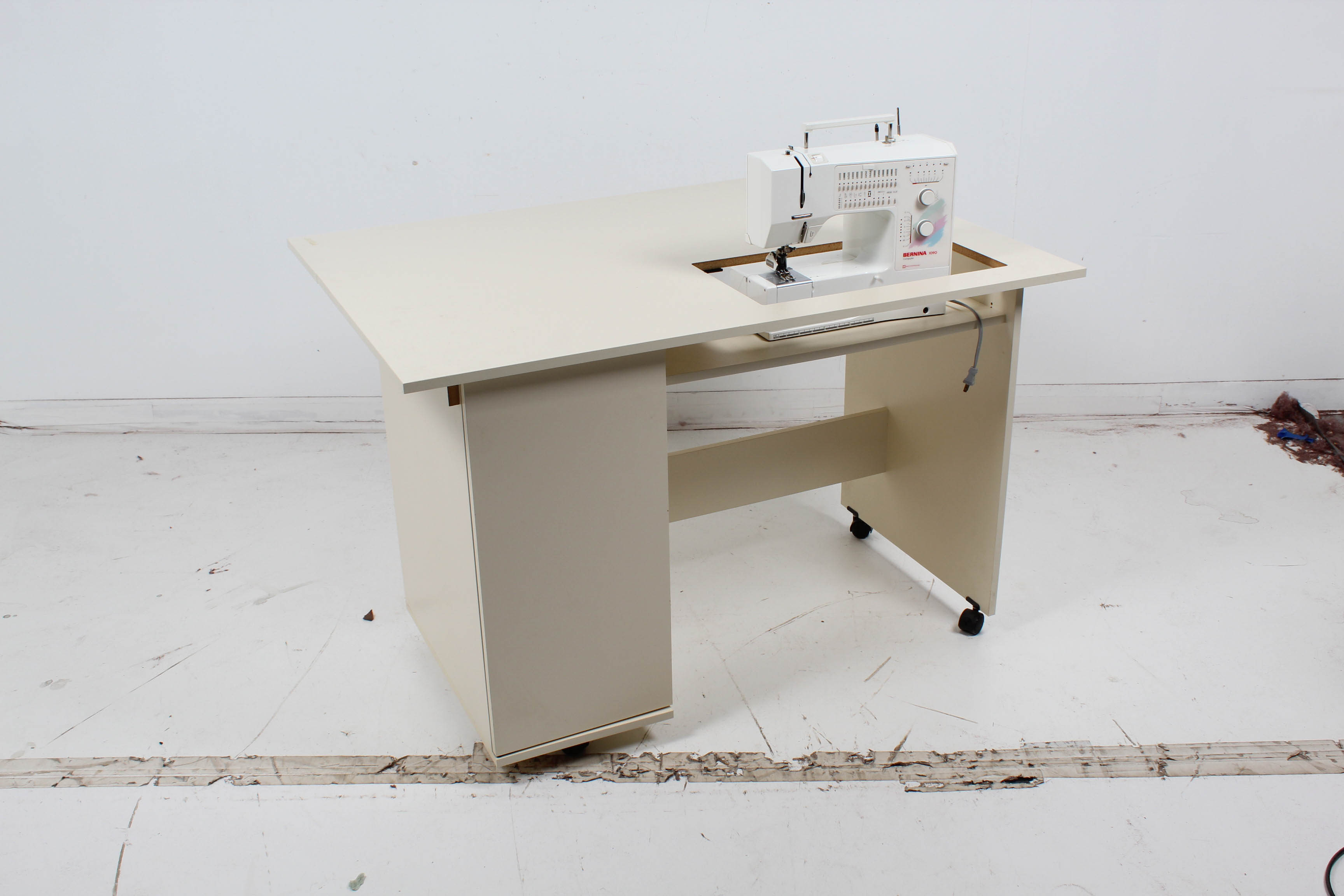 Bernina 1090 Computerized Sewing Machine and Work Table