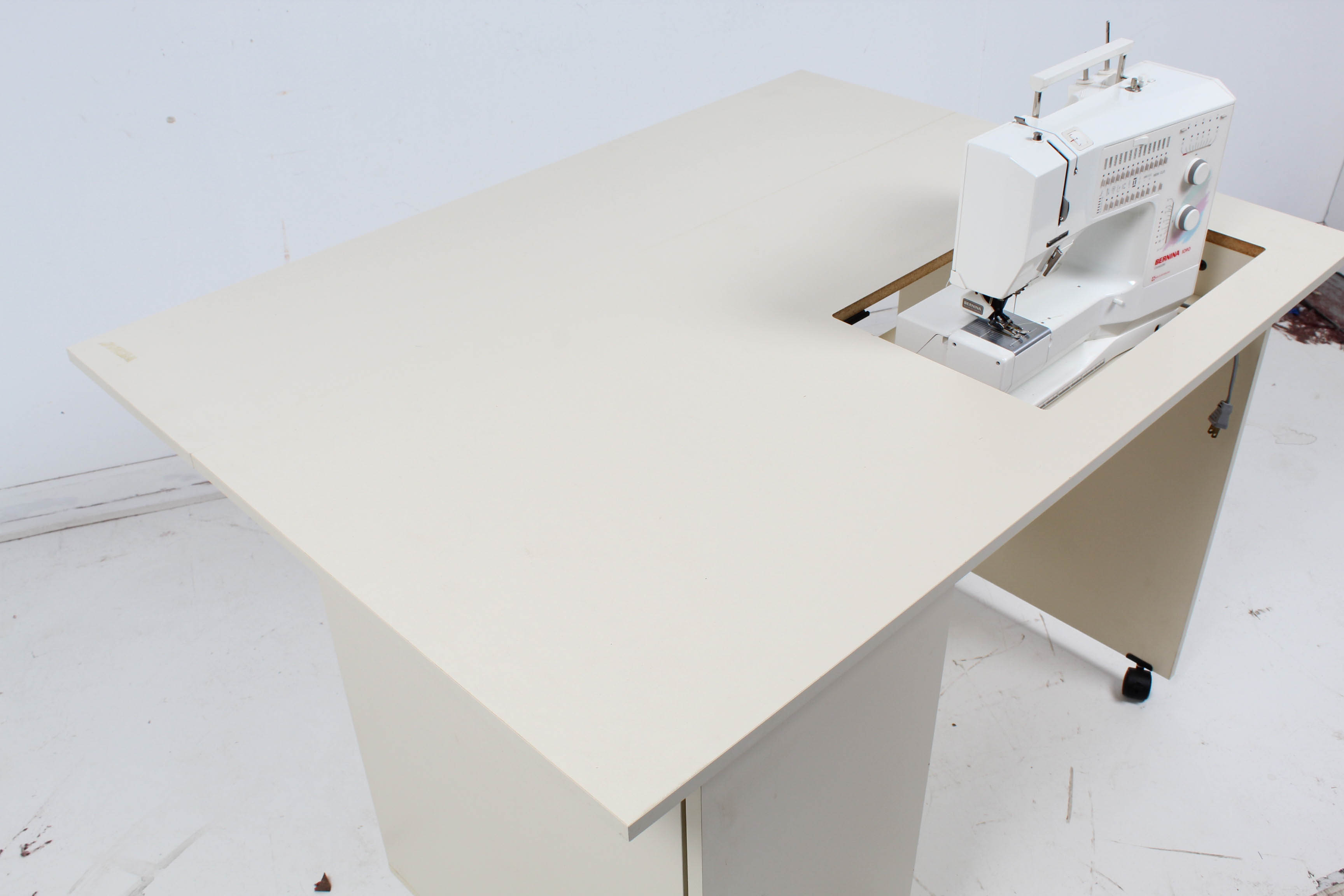Bernina 1090 Computerized Sewing Machine and Work Table