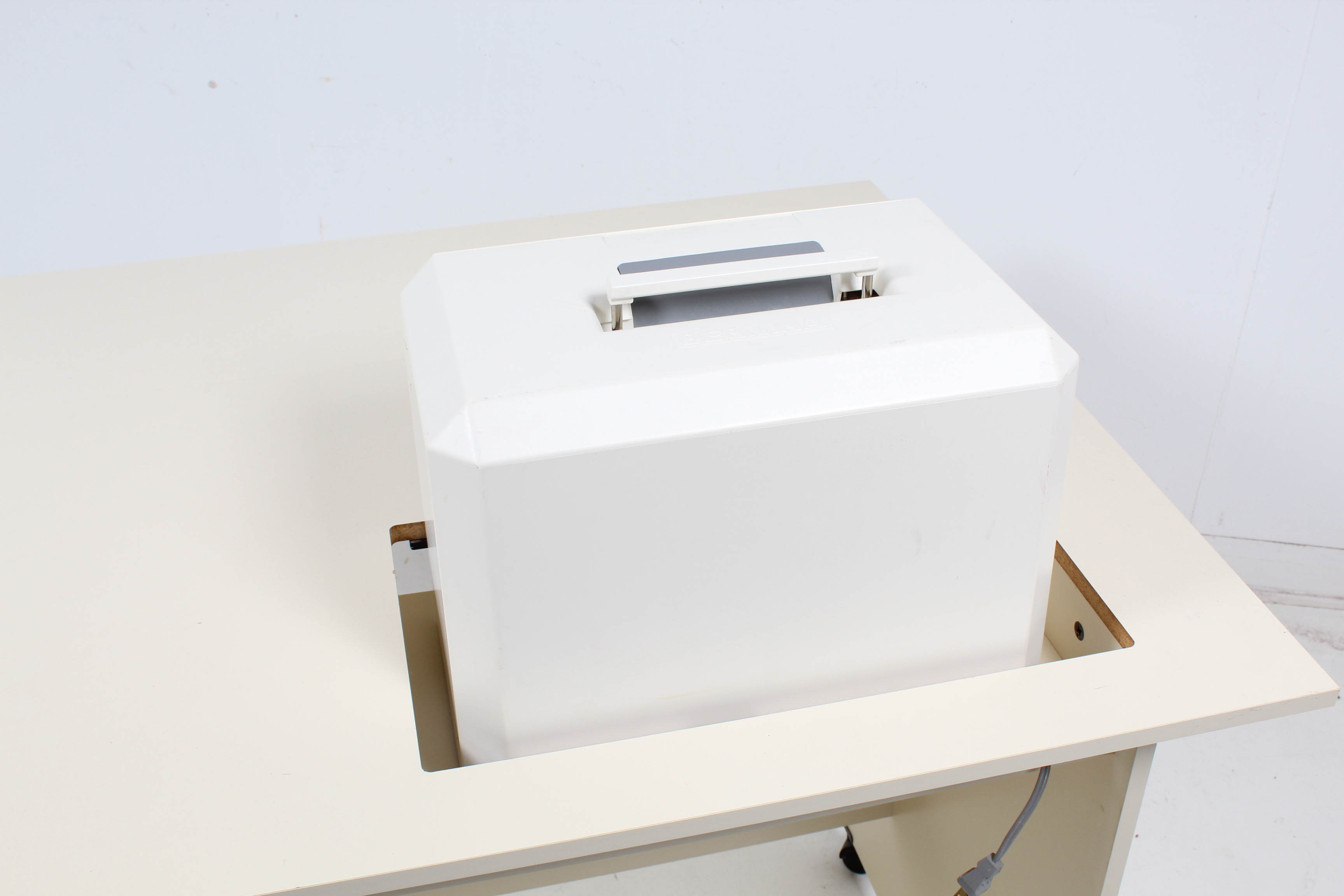 Bernina 1090 Computerized Sewing Machine and Work Table