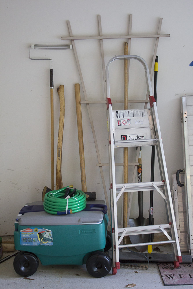 Rubbermaid Rolling Ice Chest with Davidson Stepladder and Yard Tools