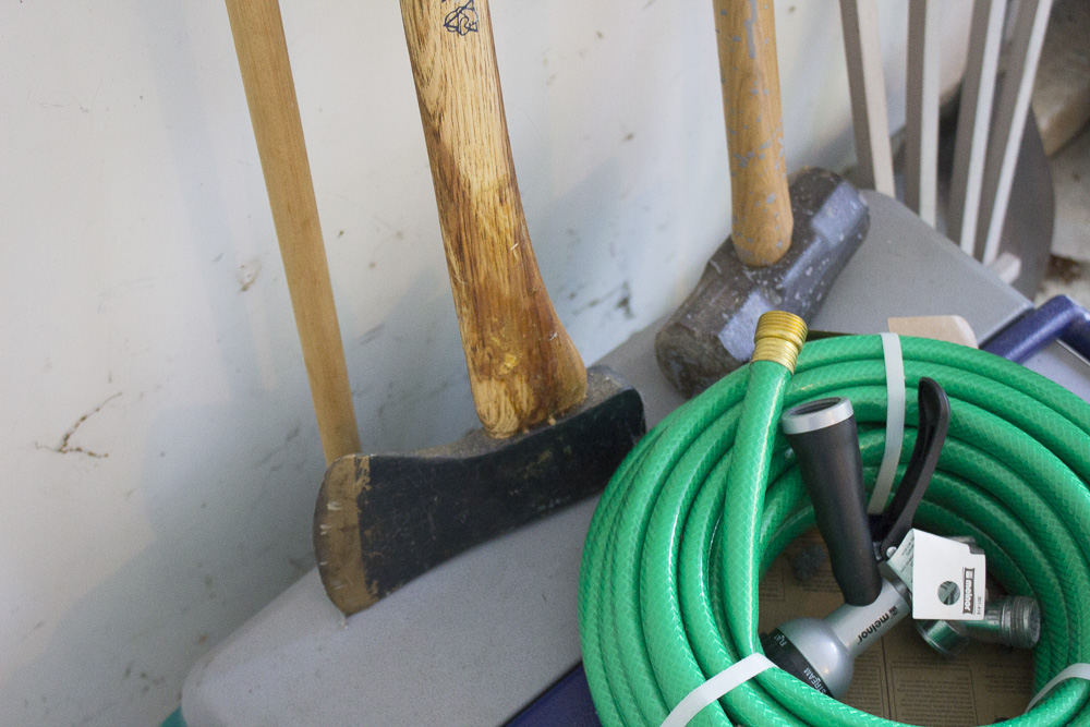 Rubbermaid Rolling Ice Chest with Davidson Stepladder and Yard Tools