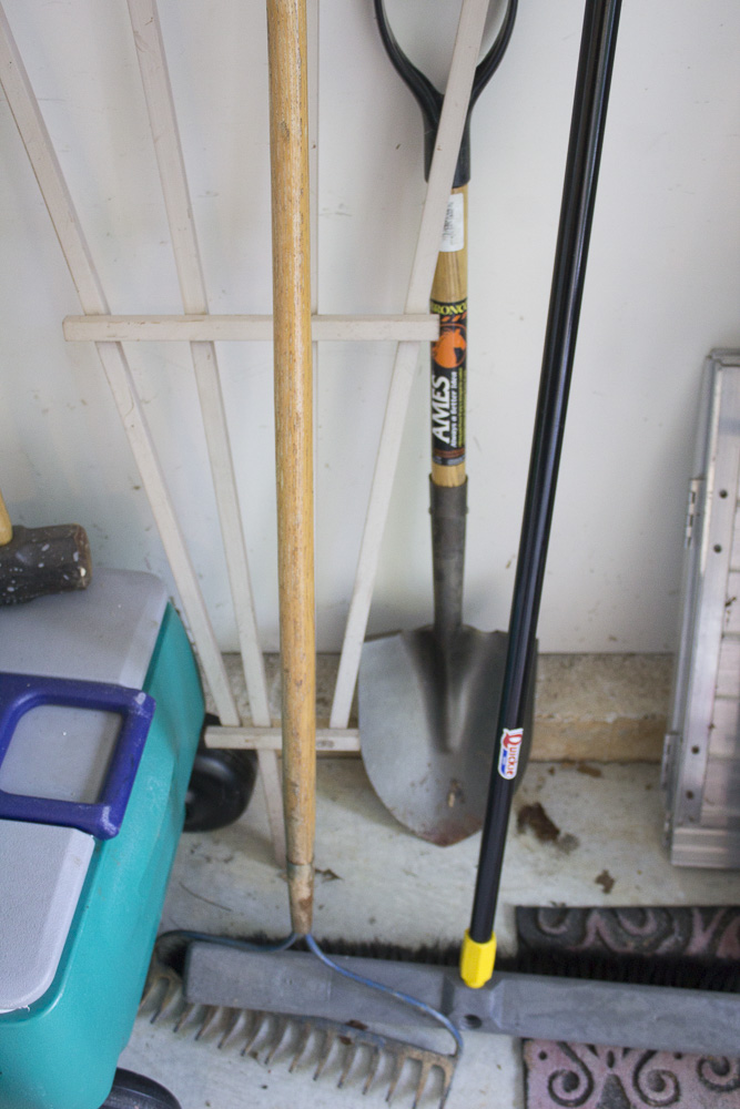 Rubbermaid Rolling Ice Chest with Davidson Stepladder and Yard Tools