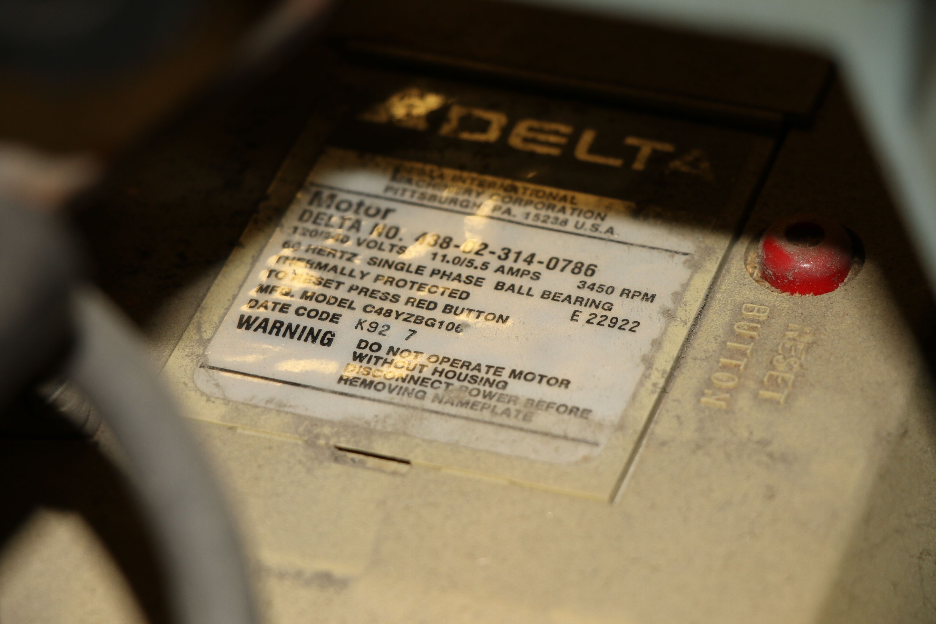 Delta Model 10 Deluxe Radial Arm Saw with Table