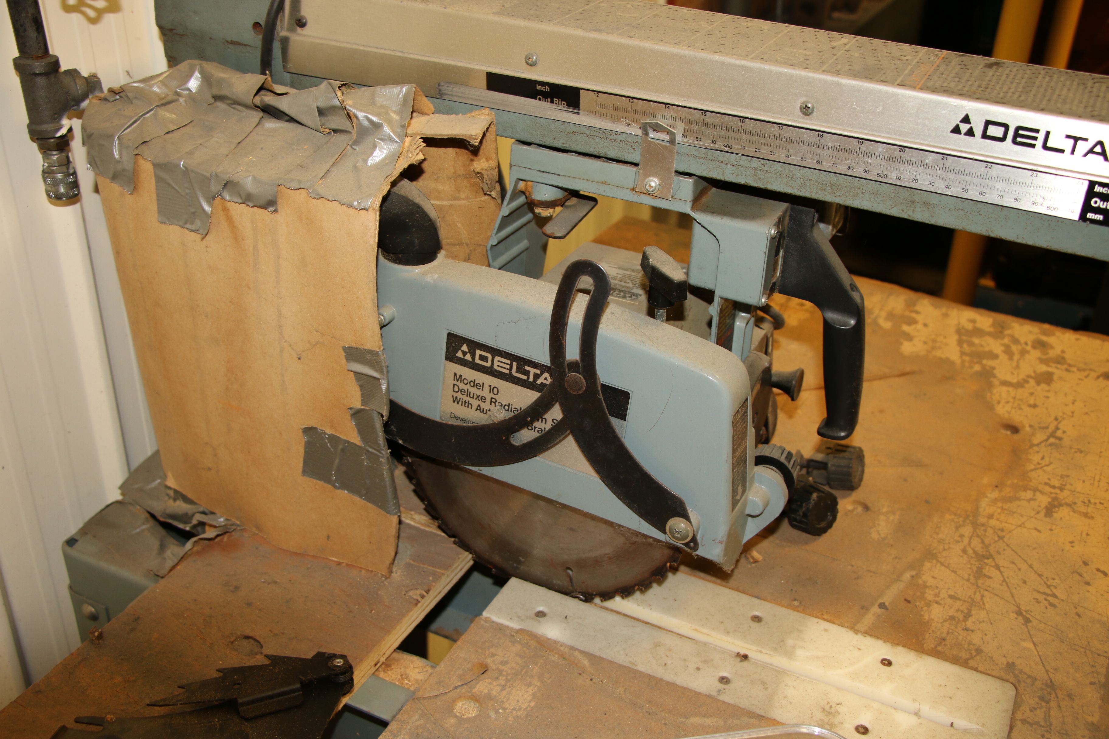 Delta Model 10 Deluxe Radial Arm Saw with Table