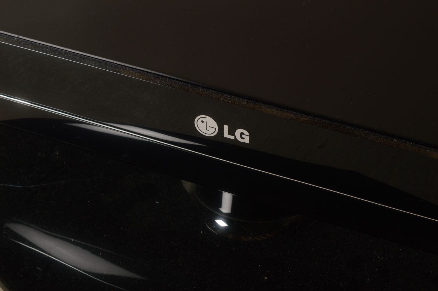 LG 52" 1080p LCD HDTV Television