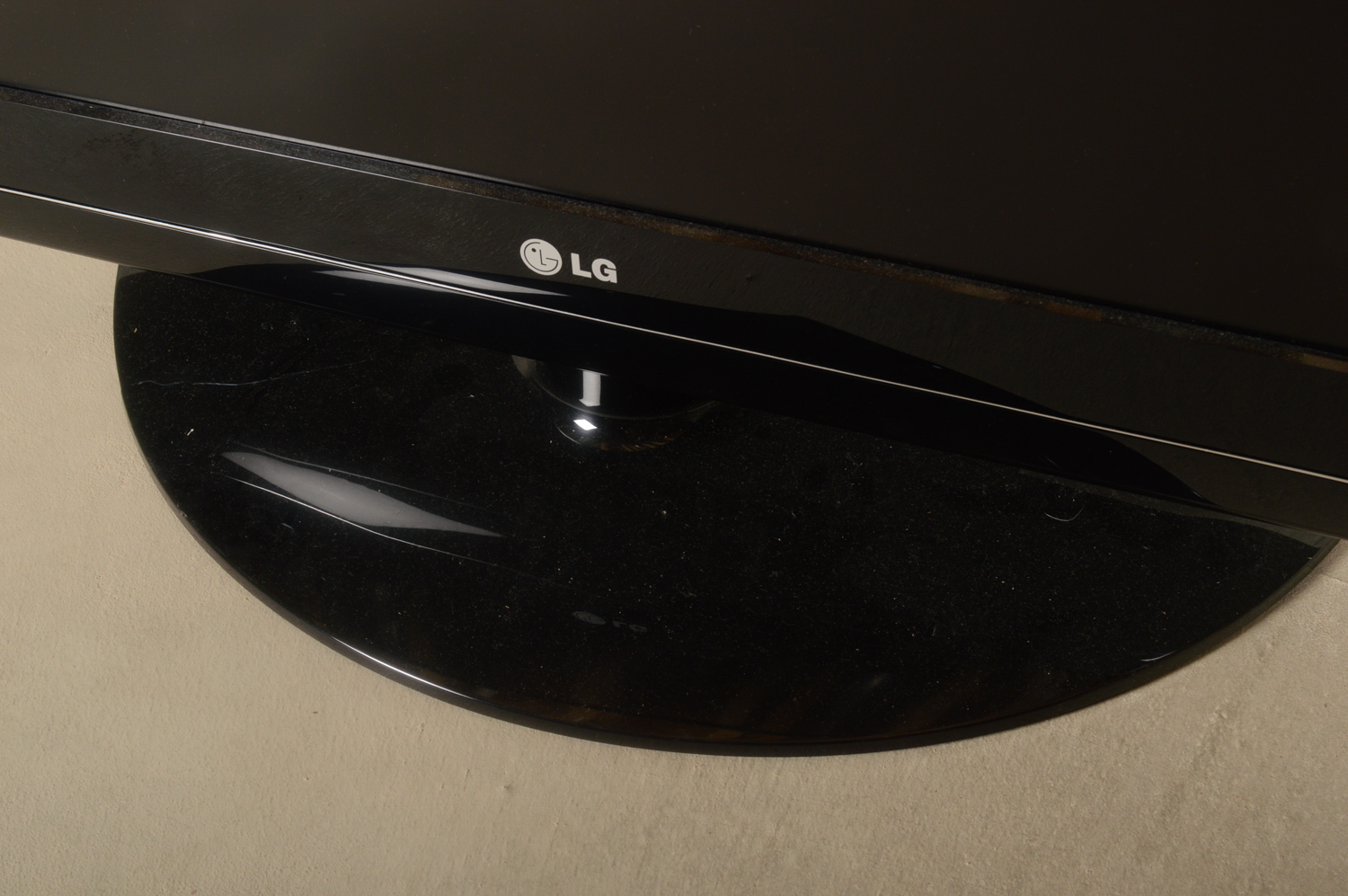 LG 52" 1080p LCD HDTV Television