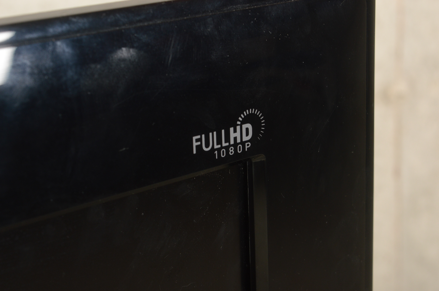 LG 52" 1080p LCD HDTV Television