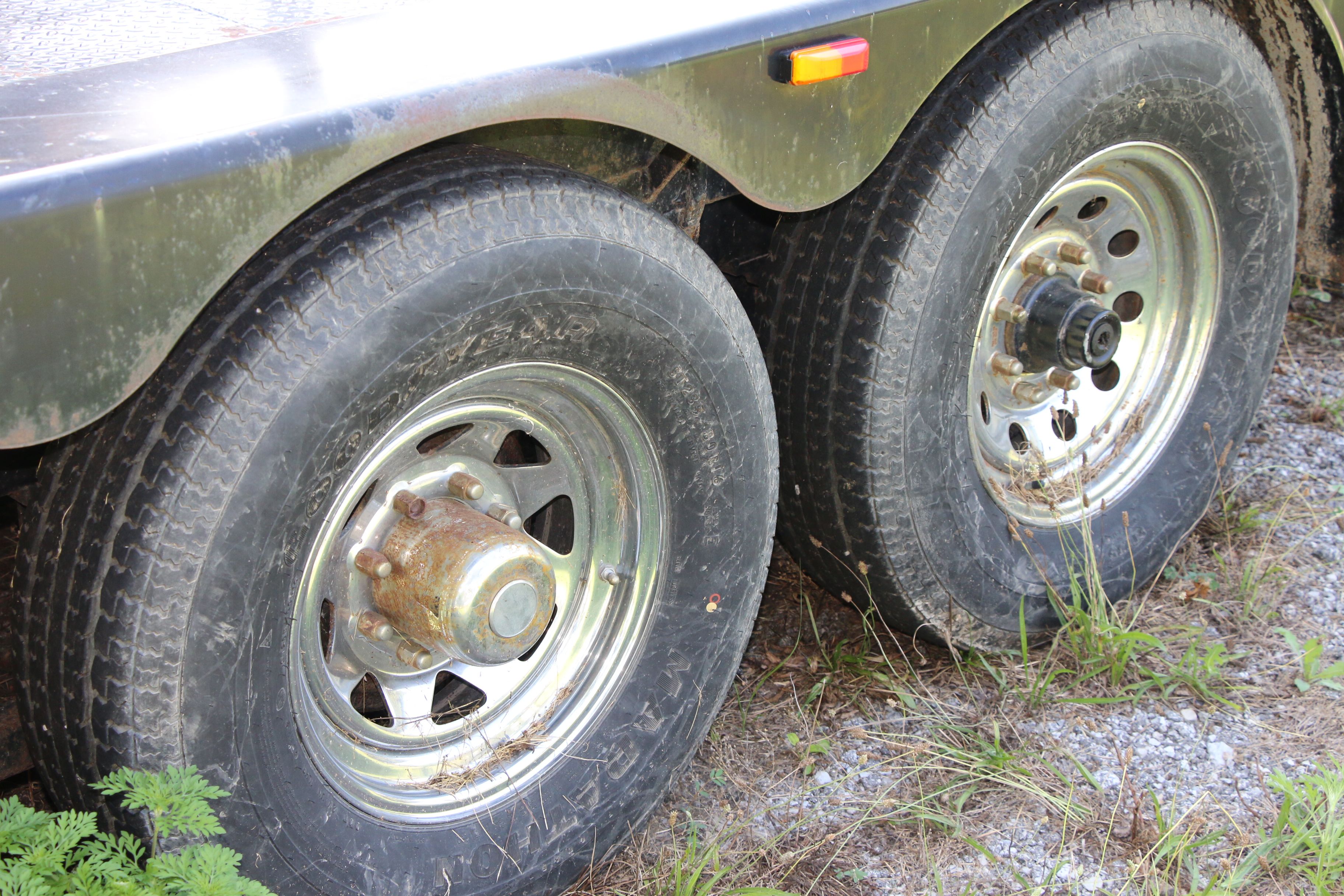 2006 Imperial 40' Bumper Pull Tri-Axle Double Car Hauler