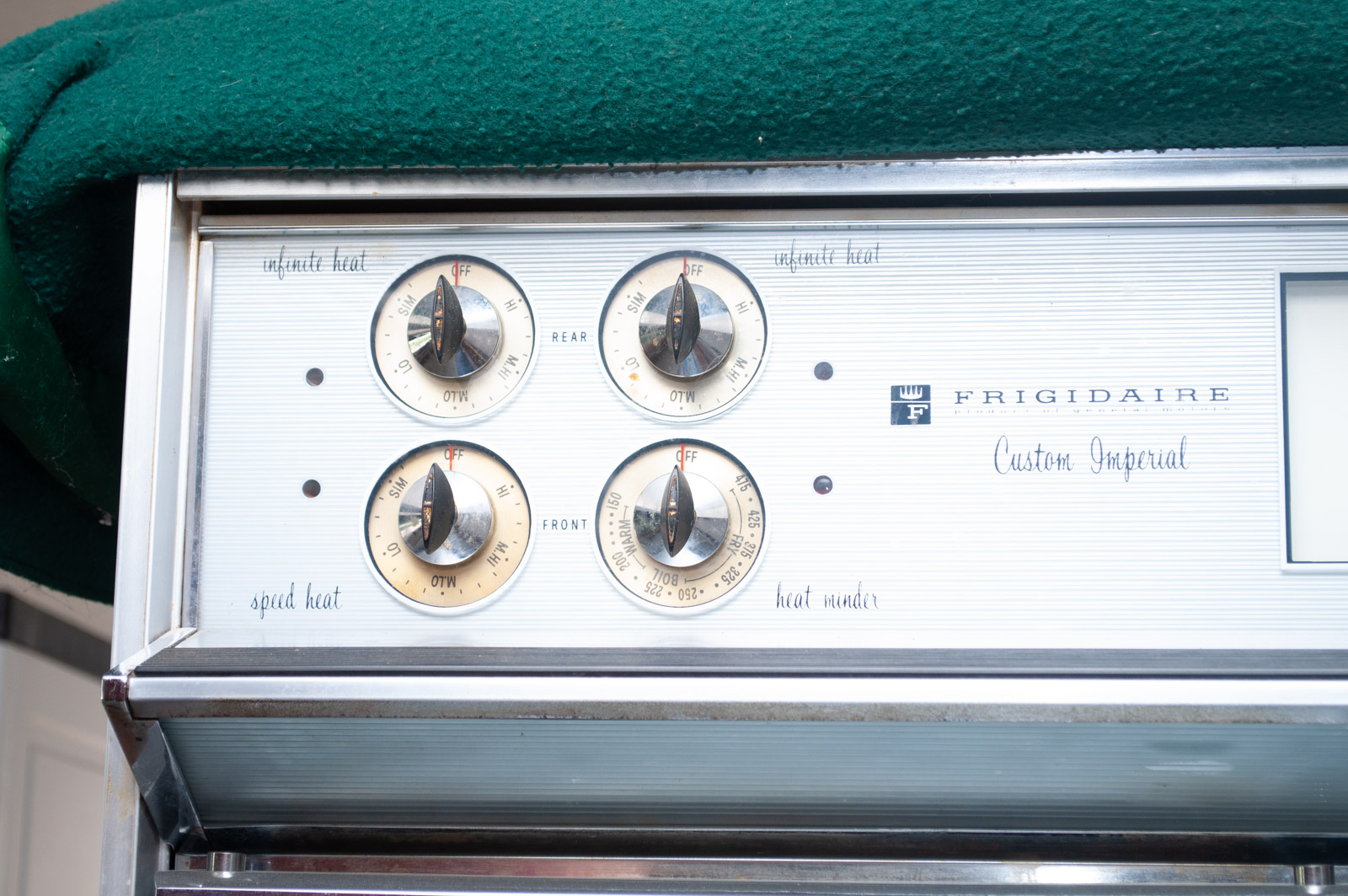 Mid Century Frigidaire "Custom Imperial Flair" Oven Range