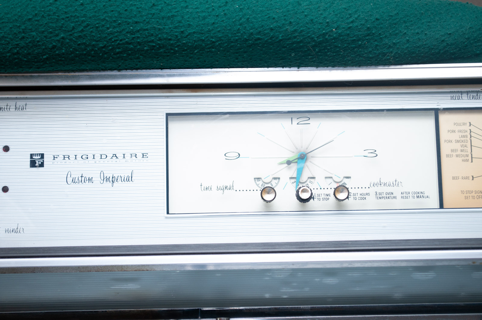 Mid Century Frigidaire "Custom Imperial Flair" Oven Range