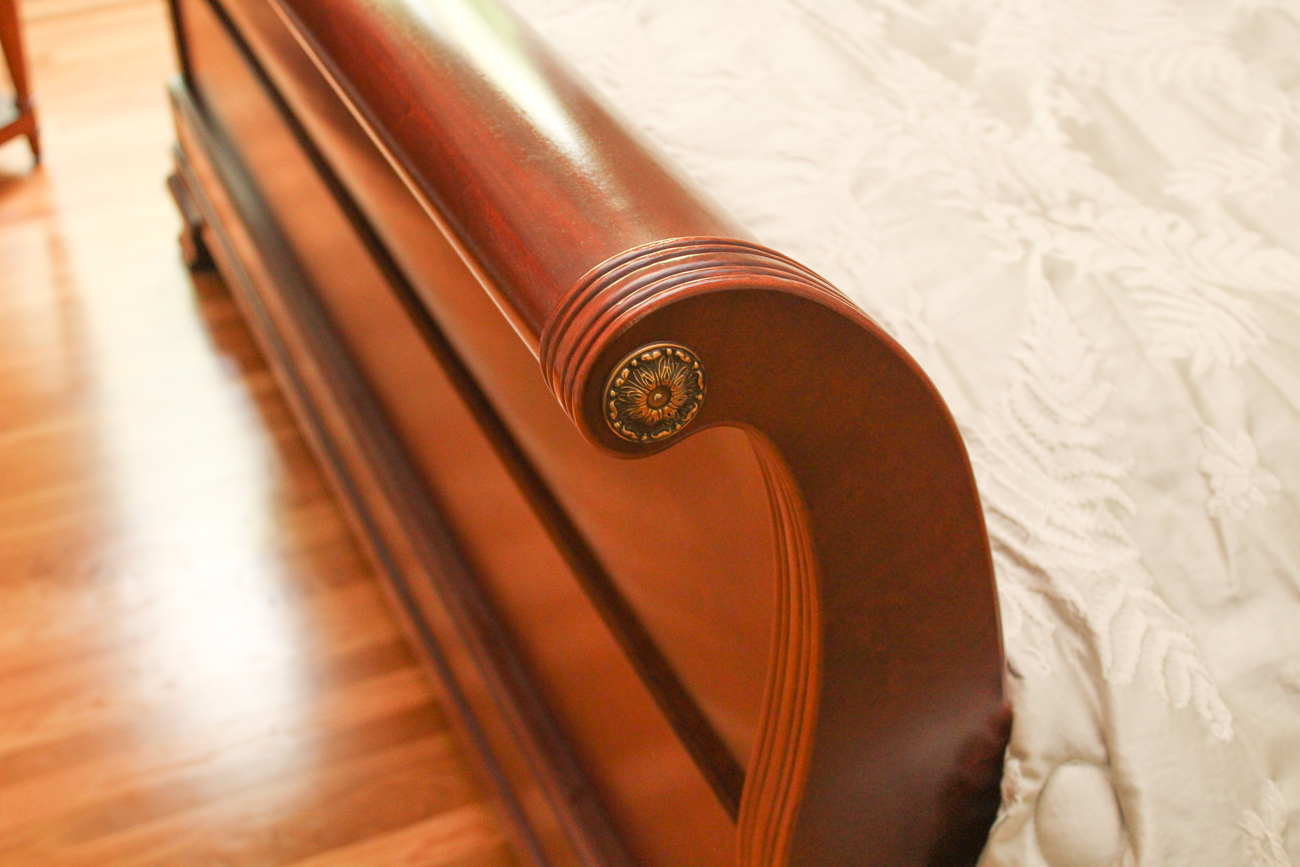 Ethan Allen "18th Century Collection" King Size Sleigh Bed