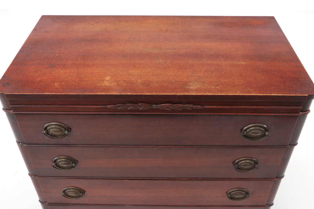 A Vintage Mengel Furniture Mahogany Chest of Drawers