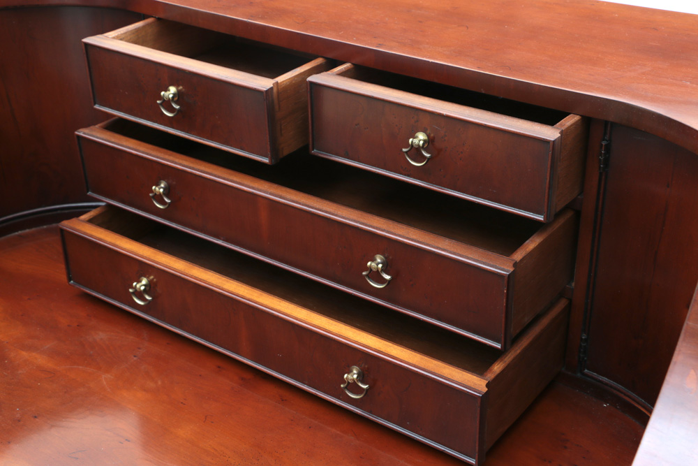 "Hekman Furniture"  Carlton House-Style Yew Wood Veneer Executive Desk