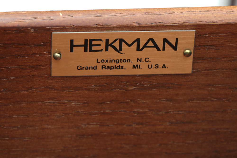 "Hekman Furniture"  Carlton House-Style Yew Wood Veneer Executive Desk