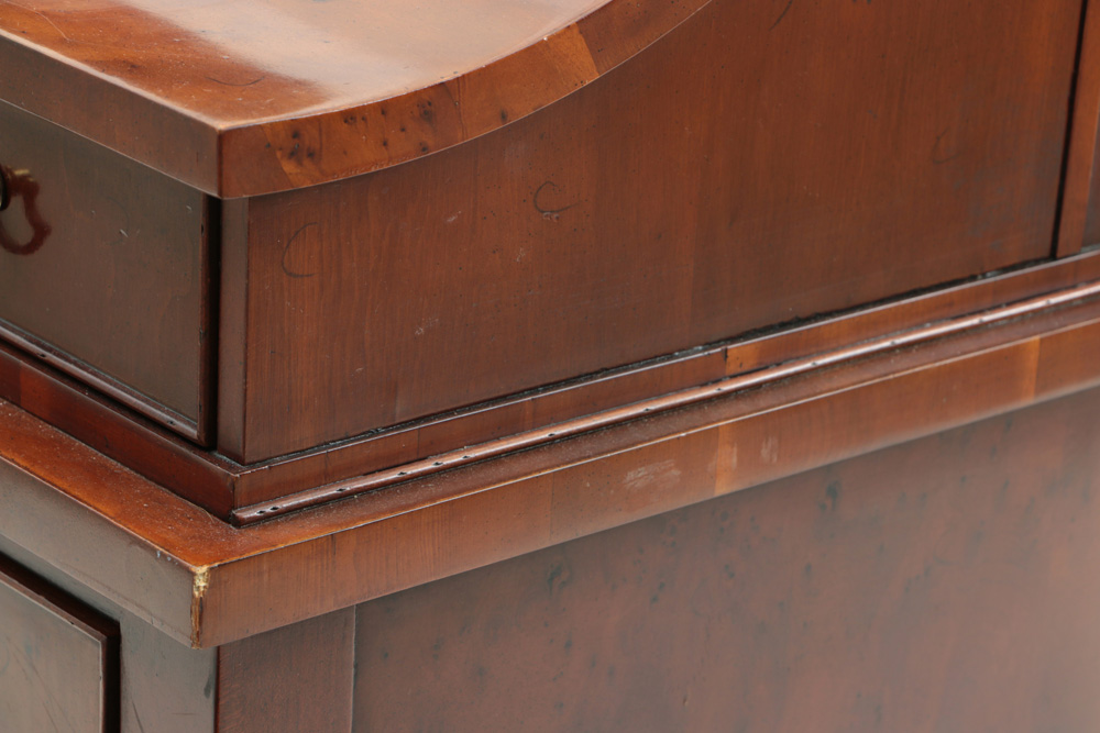 "Hekman Furniture"  Carlton House-Style Yew Wood Veneer Executive Desk