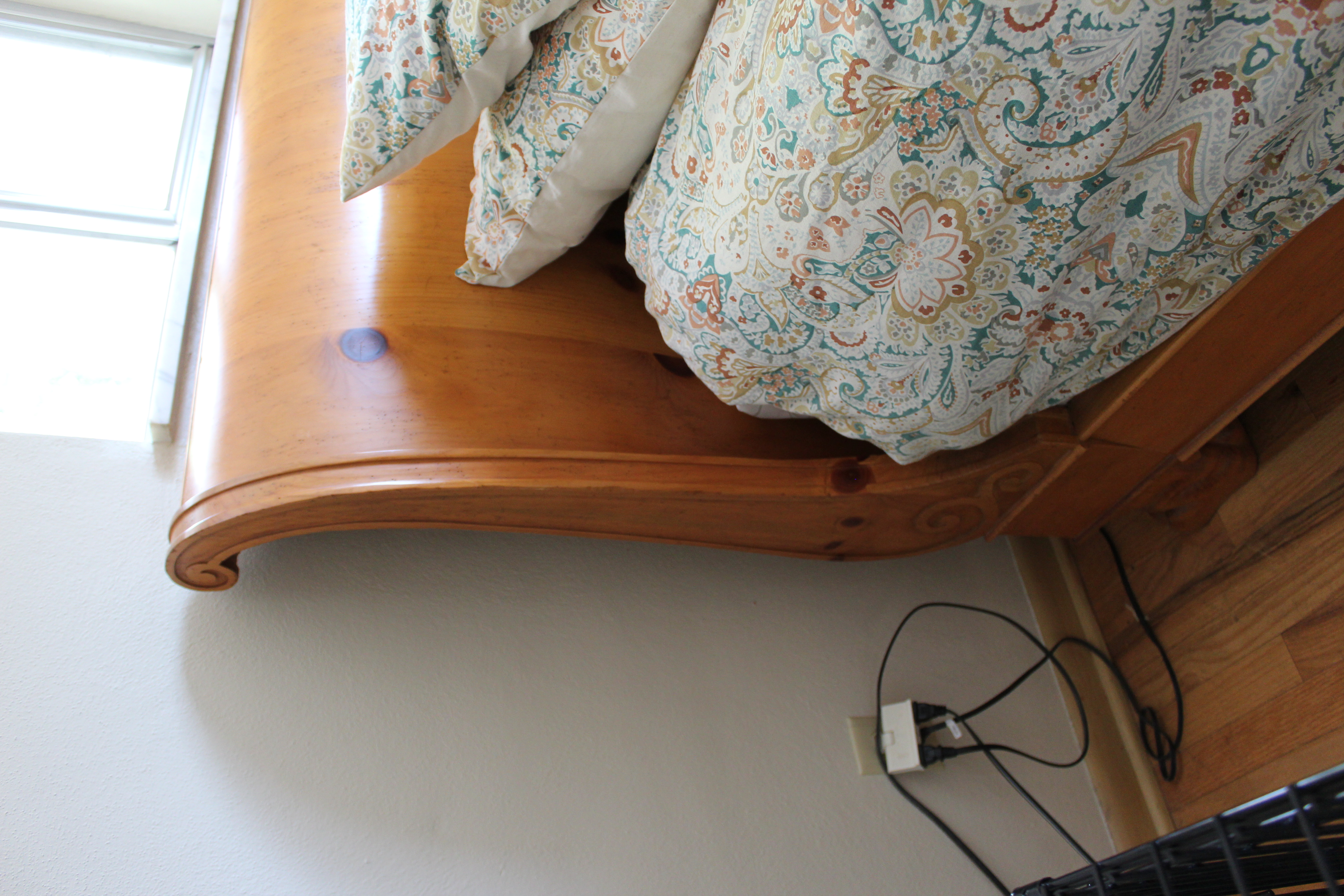 Baker Milling Road Pine Queen Sleigh Bed