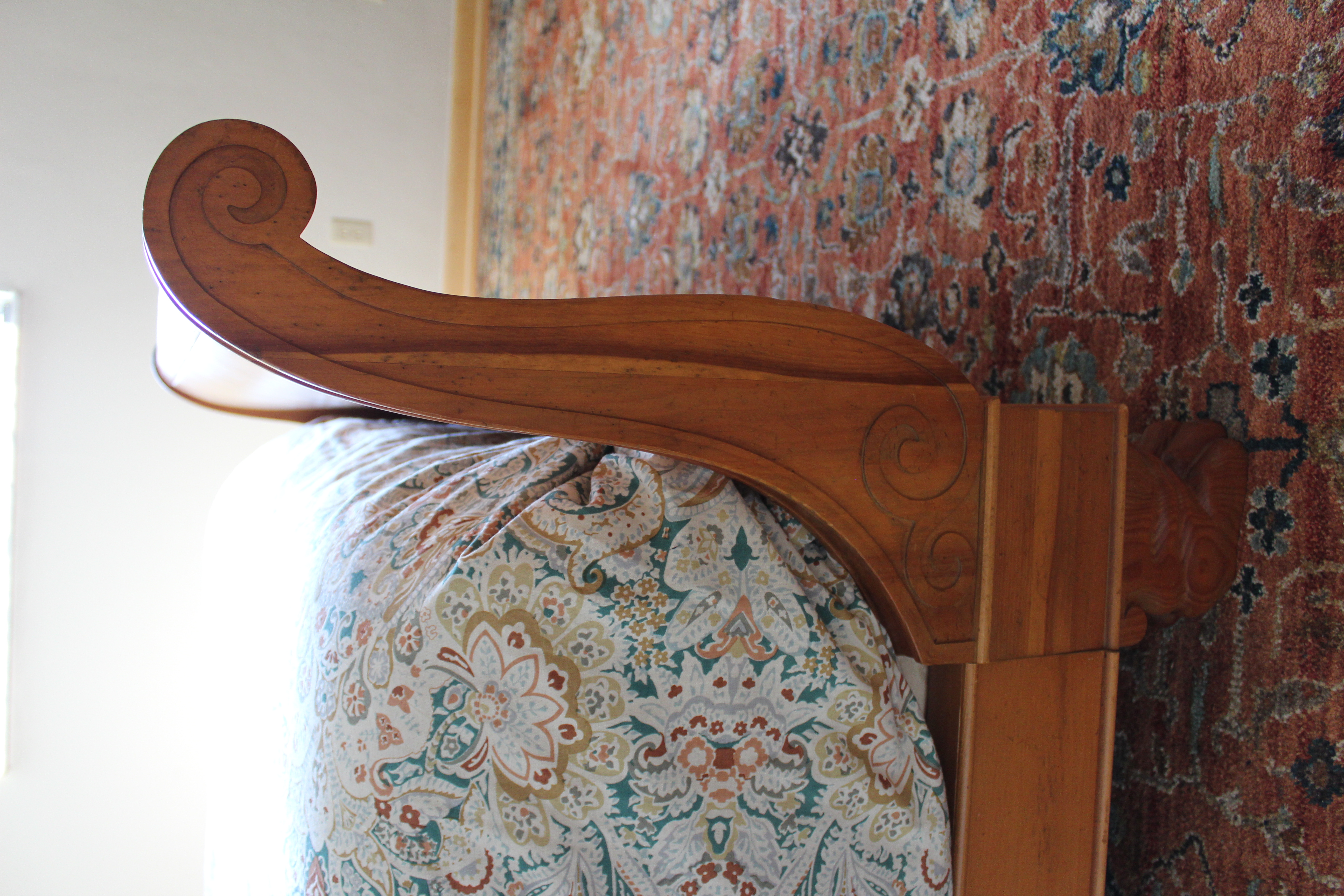 Baker Milling Road Pine Queen Sleigh Bed