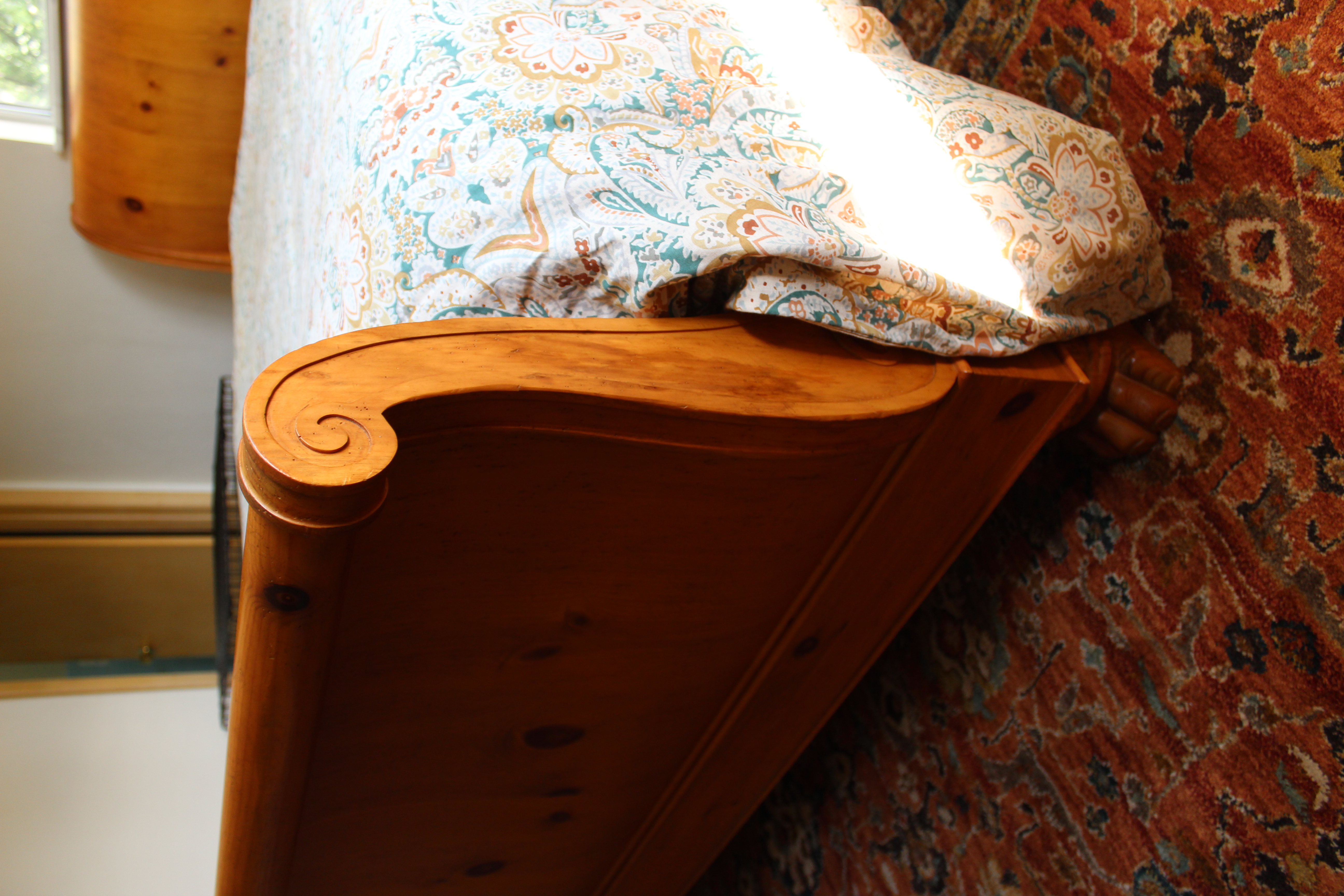 Baker Milling Road Pine Queen Sleigh Bed