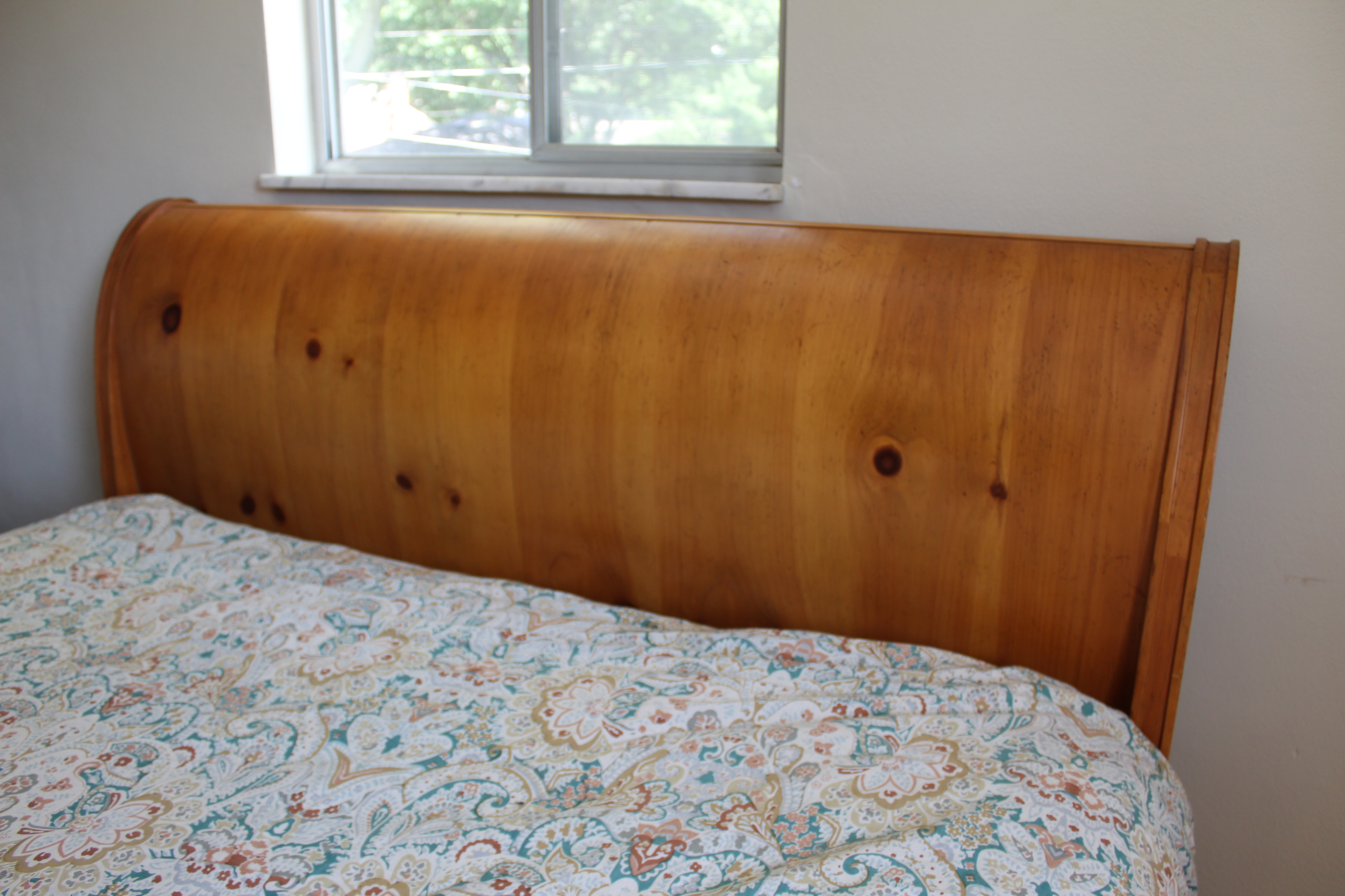 Baker Milling Road Pine Queen Sleigh Bed