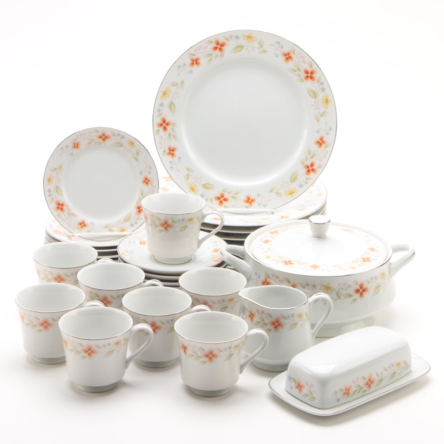 Fine China of Japan "Petite Flowers" Porcelain Dinnerware