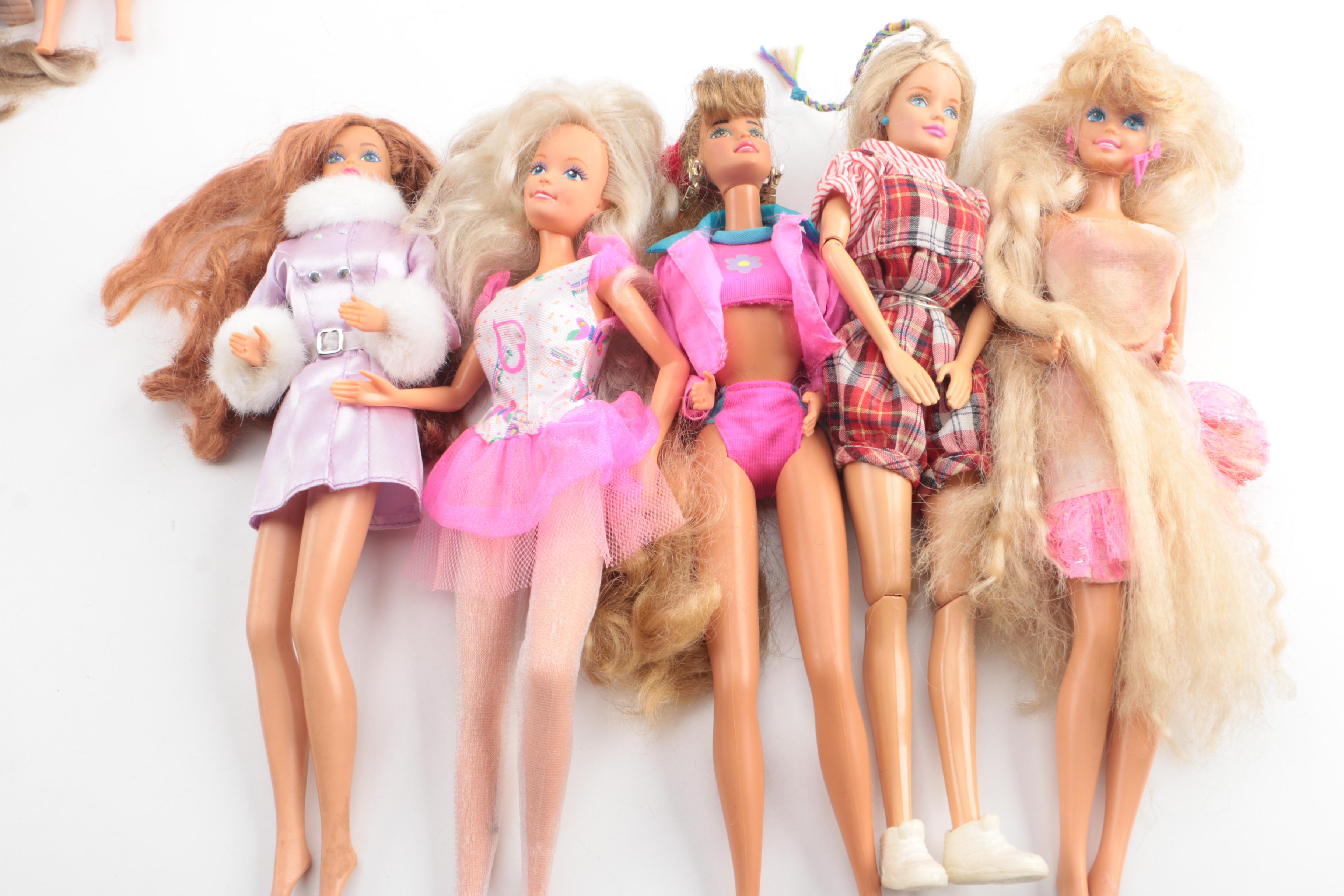 Vintage Mattel Barbie Dolls wuith Accessories