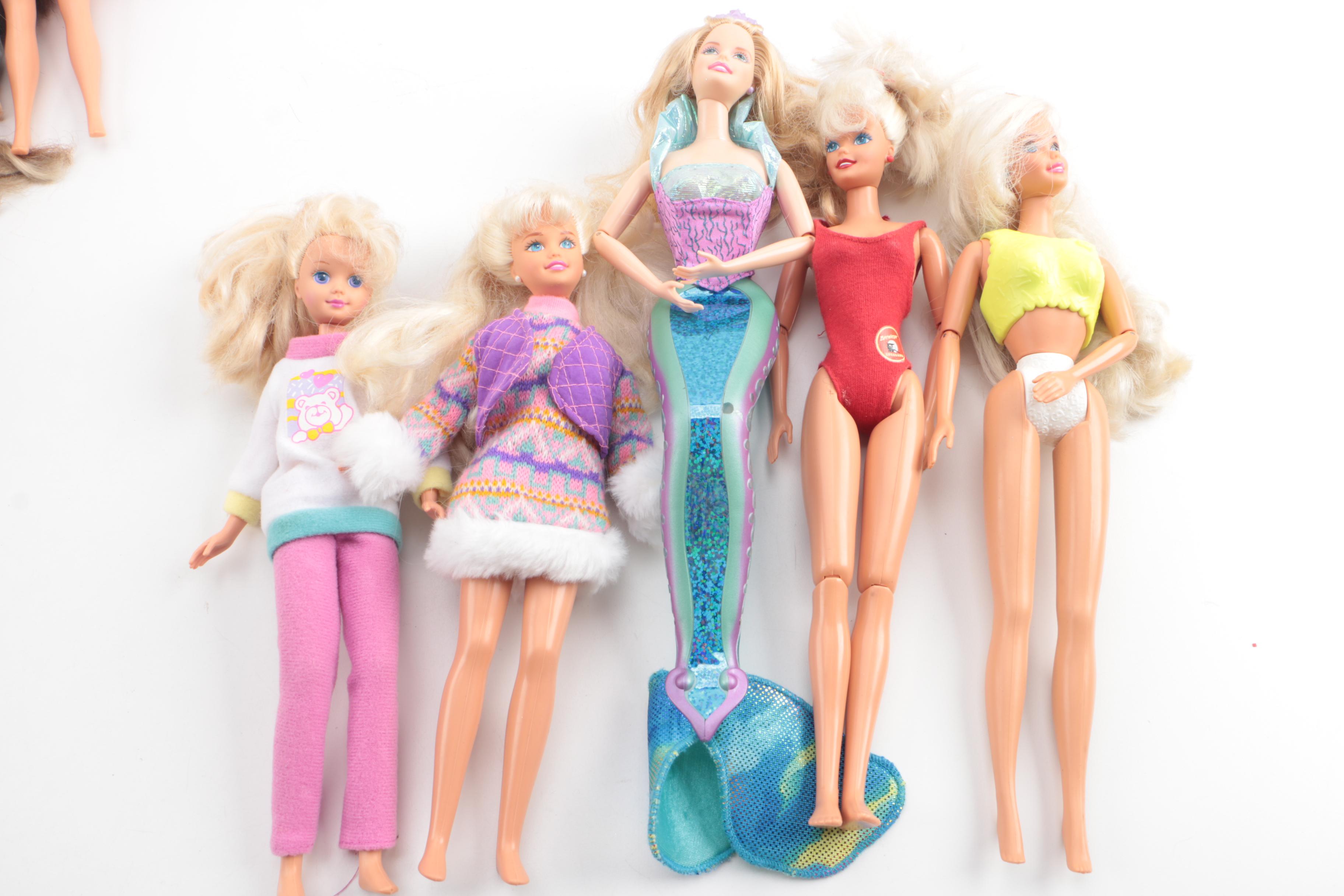 Vintage Mattel Barbie Dolls wuith Accessories