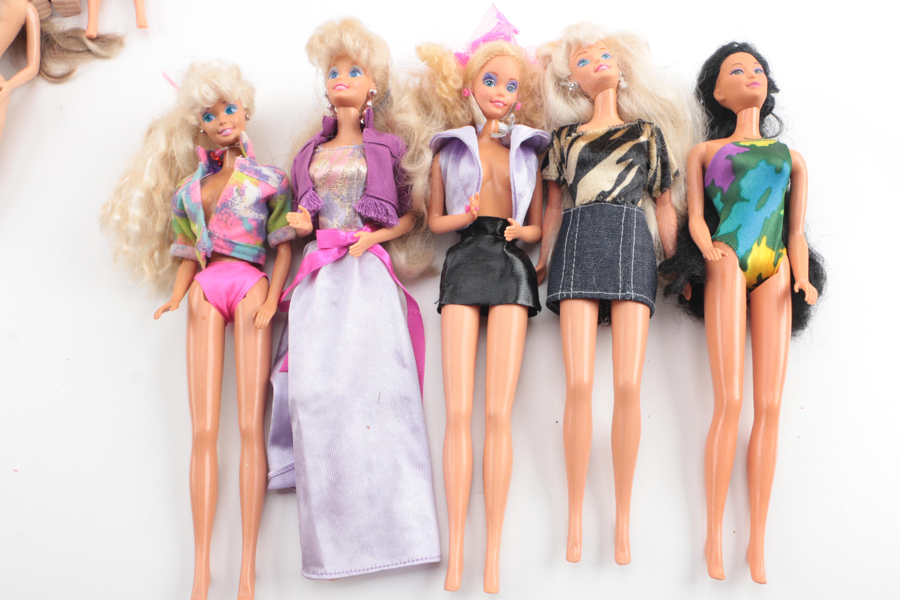 Vintage Mattel Barbie Dolls wuith Accessories