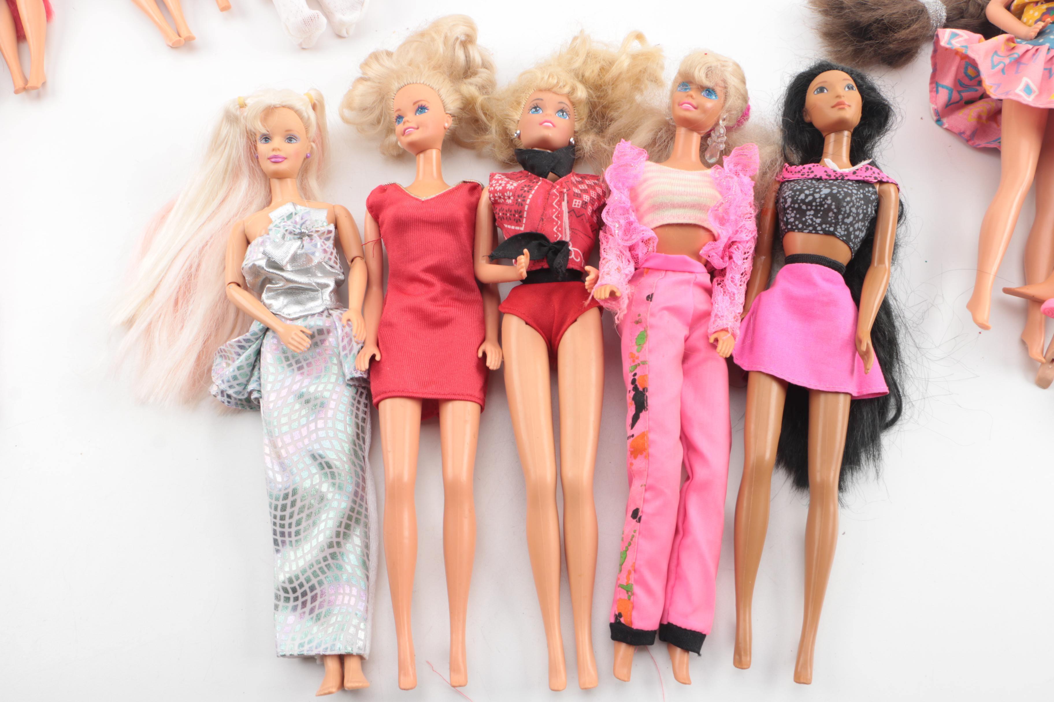 Vintage Mattel Barbie Dolls wuith Accessories