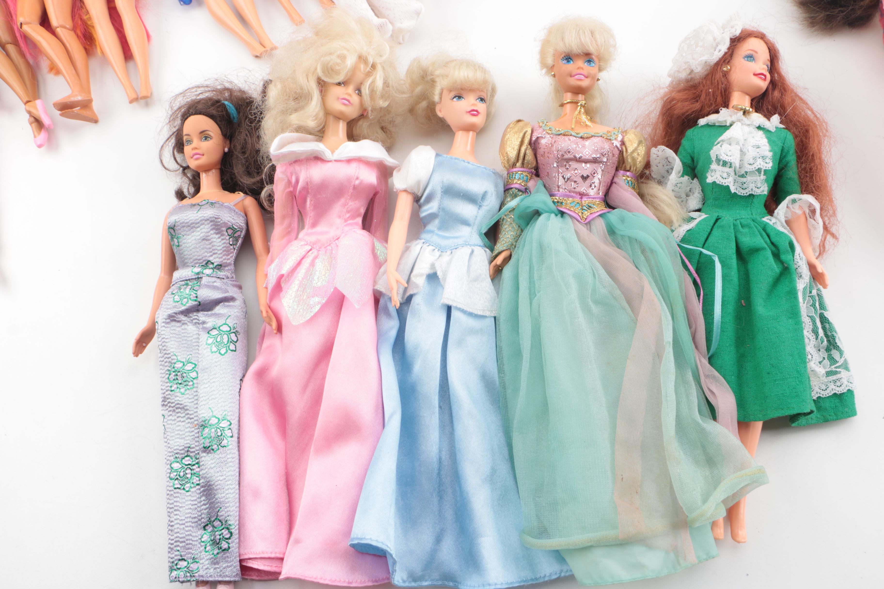 Vintage Mattel Barbie Dolls wuith Accessories