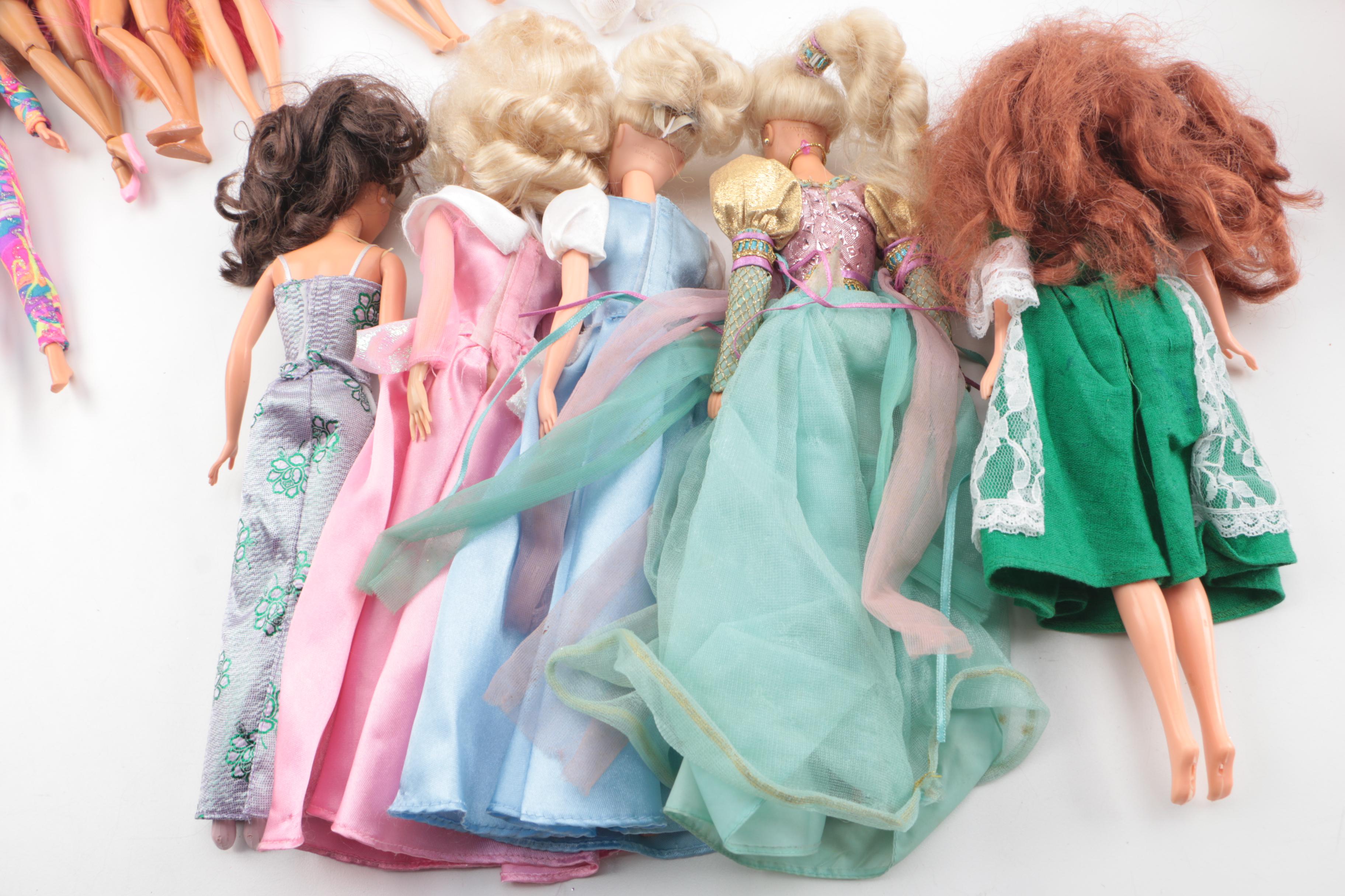 Vintage Mattel Barbie Dolls wuith Accessories