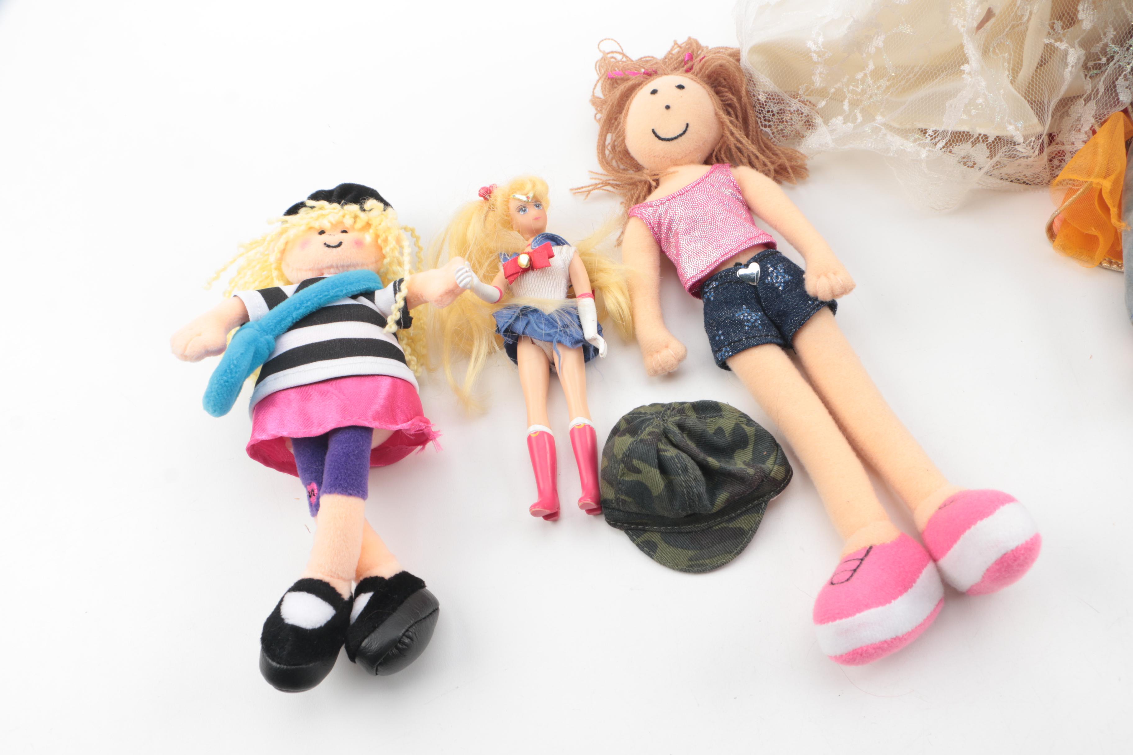 Vintage Mattel Barbie Dolls wuith Accessories