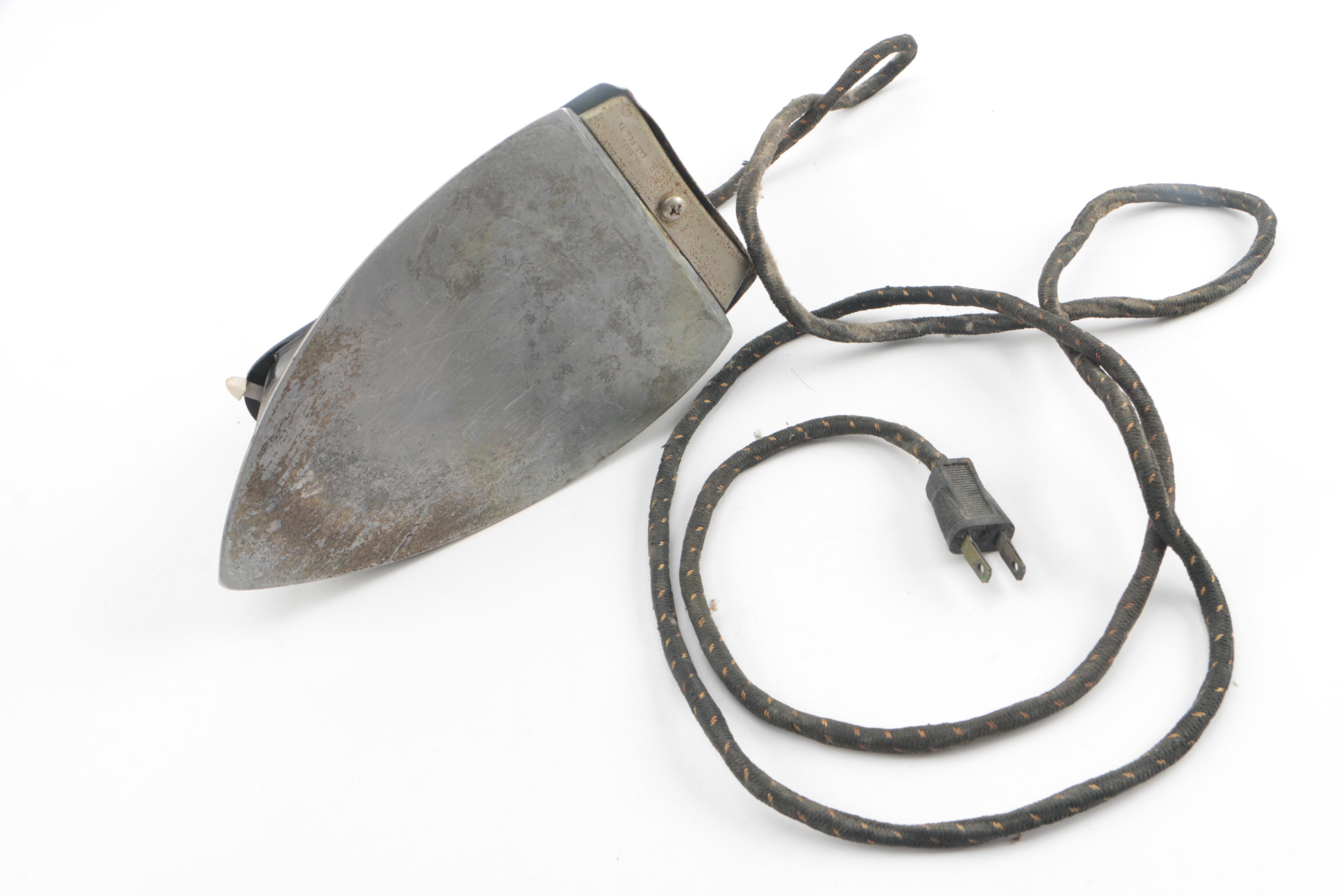 Vintage Proctor-Silex Electrical Clothes Iron