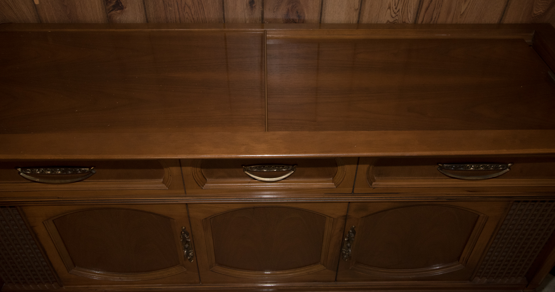 Vintage Magnavox Micromatic Maple Cabinet Stereo