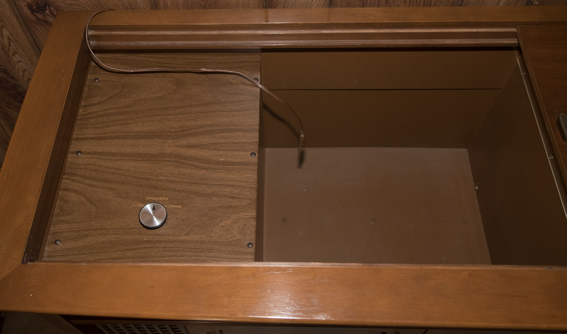 Vintage Magnavox Micromatic Maple Cabinet Stereo