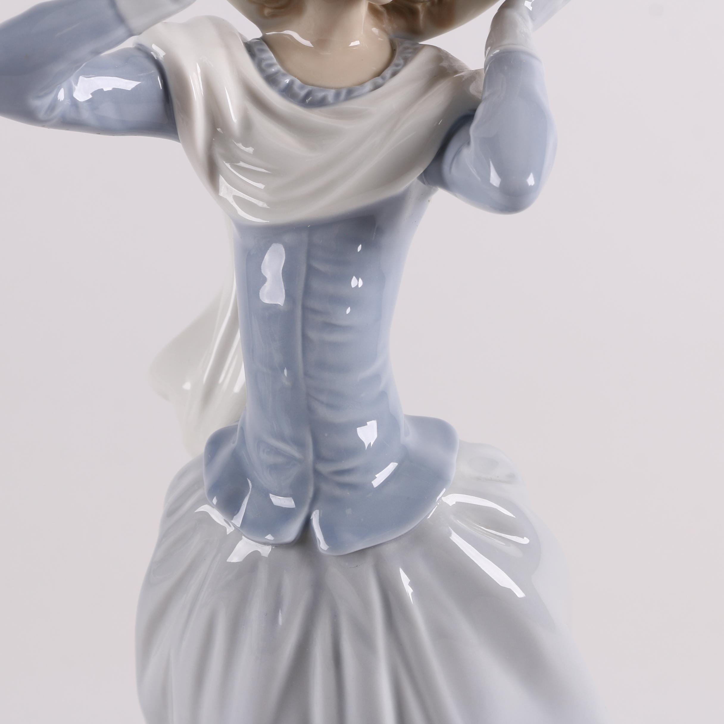 Lladró "Spring Breeze" Porcelain Figurine