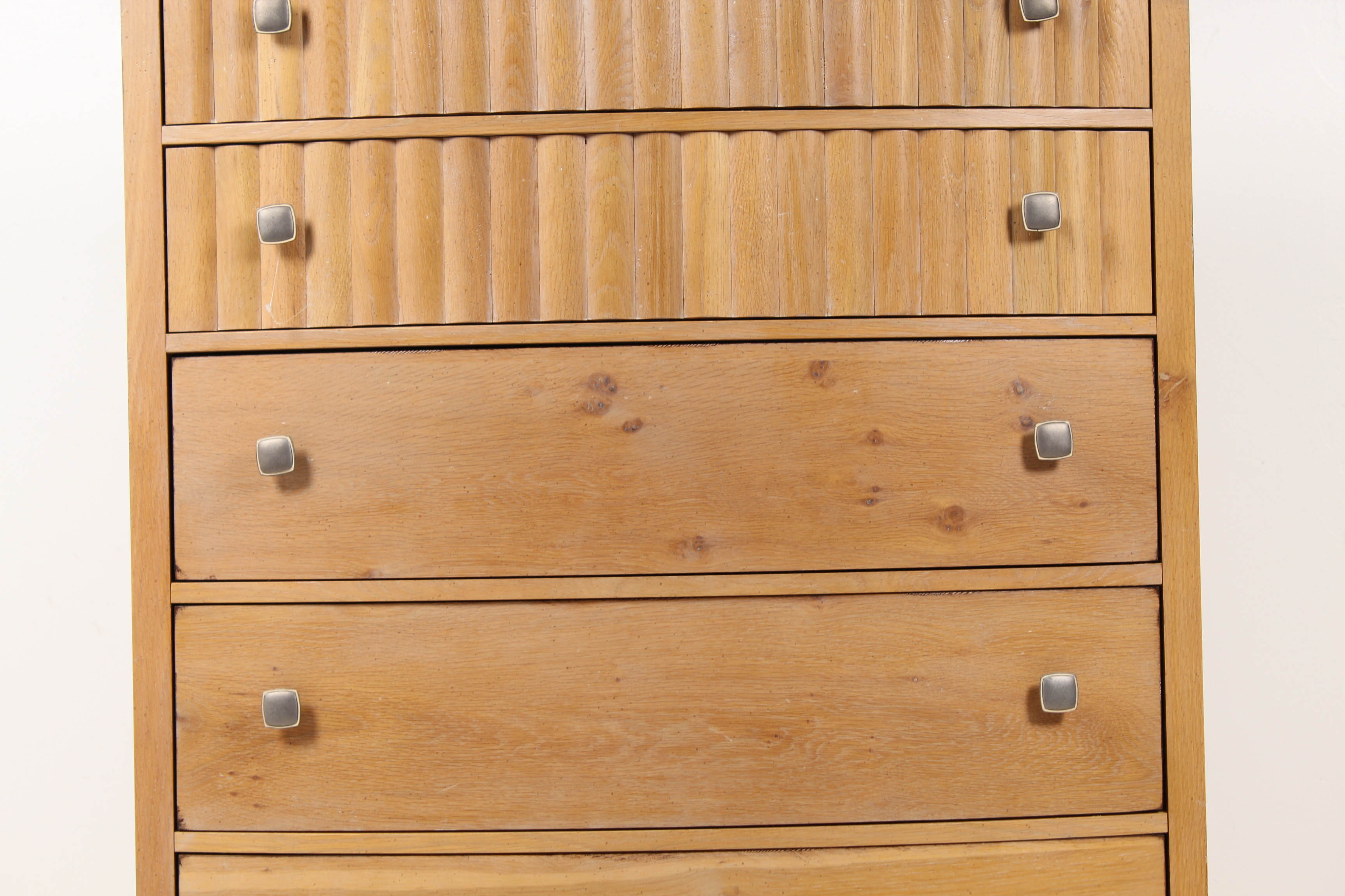 Broyhill Contemporary Chest of Drawers