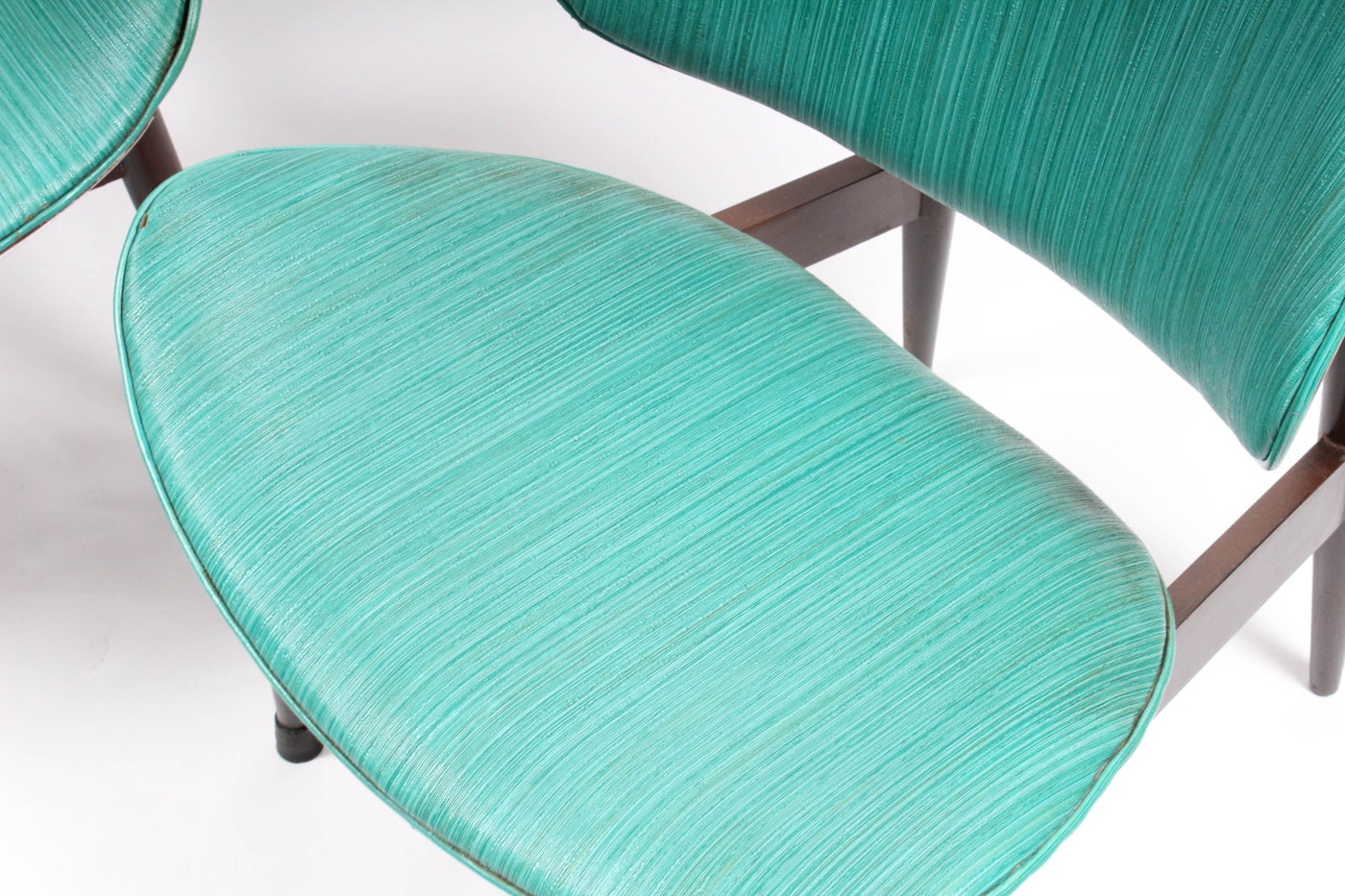 Two Kodawood Clamshell Chairs Designed by Seymour Weiner | EBTH