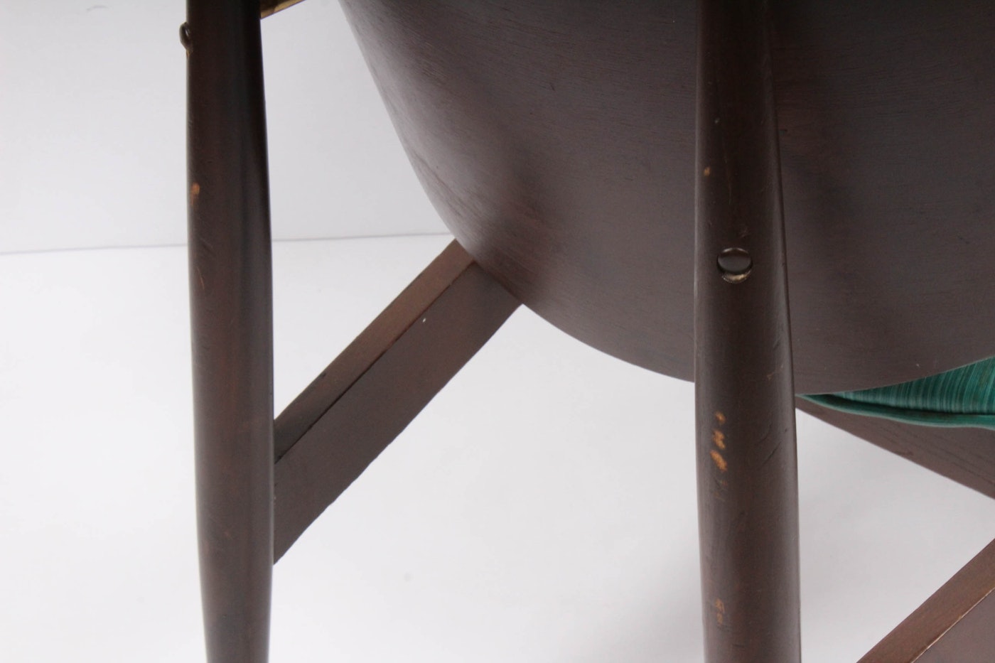 Two Kodawood Clamshell Chairs Designed by Seymour Weiner | EBTH