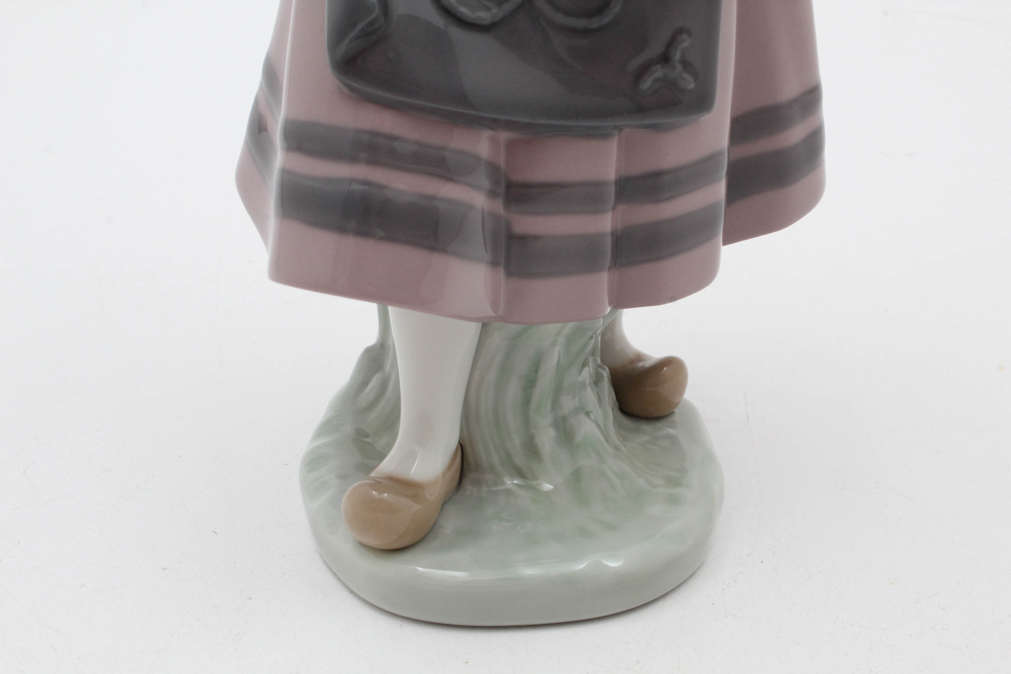 Lladró Hand-Painted Porcelain Figurine of Girl with Flower Basket