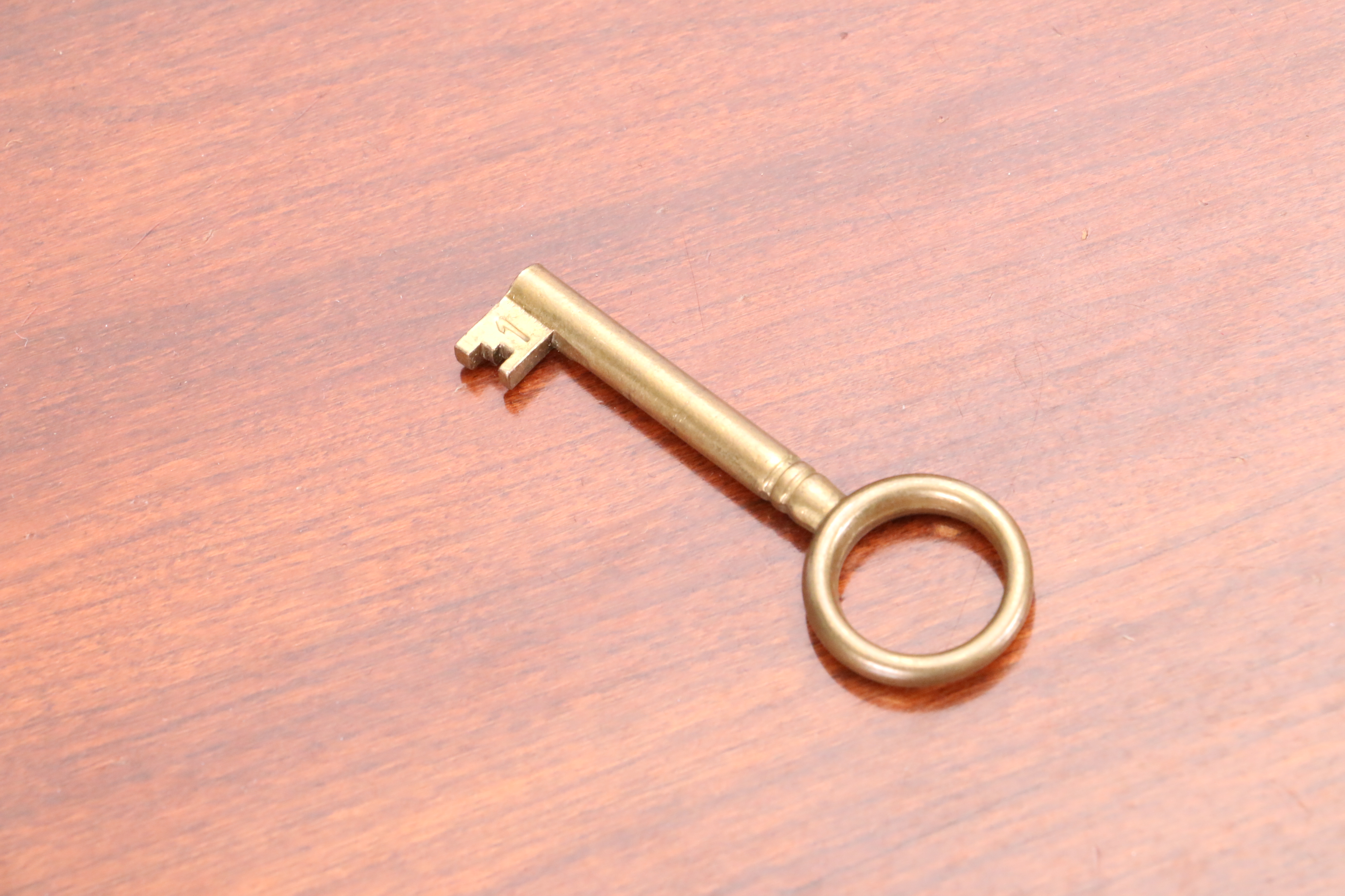 Henkel Harris Queen Anne Style End Table