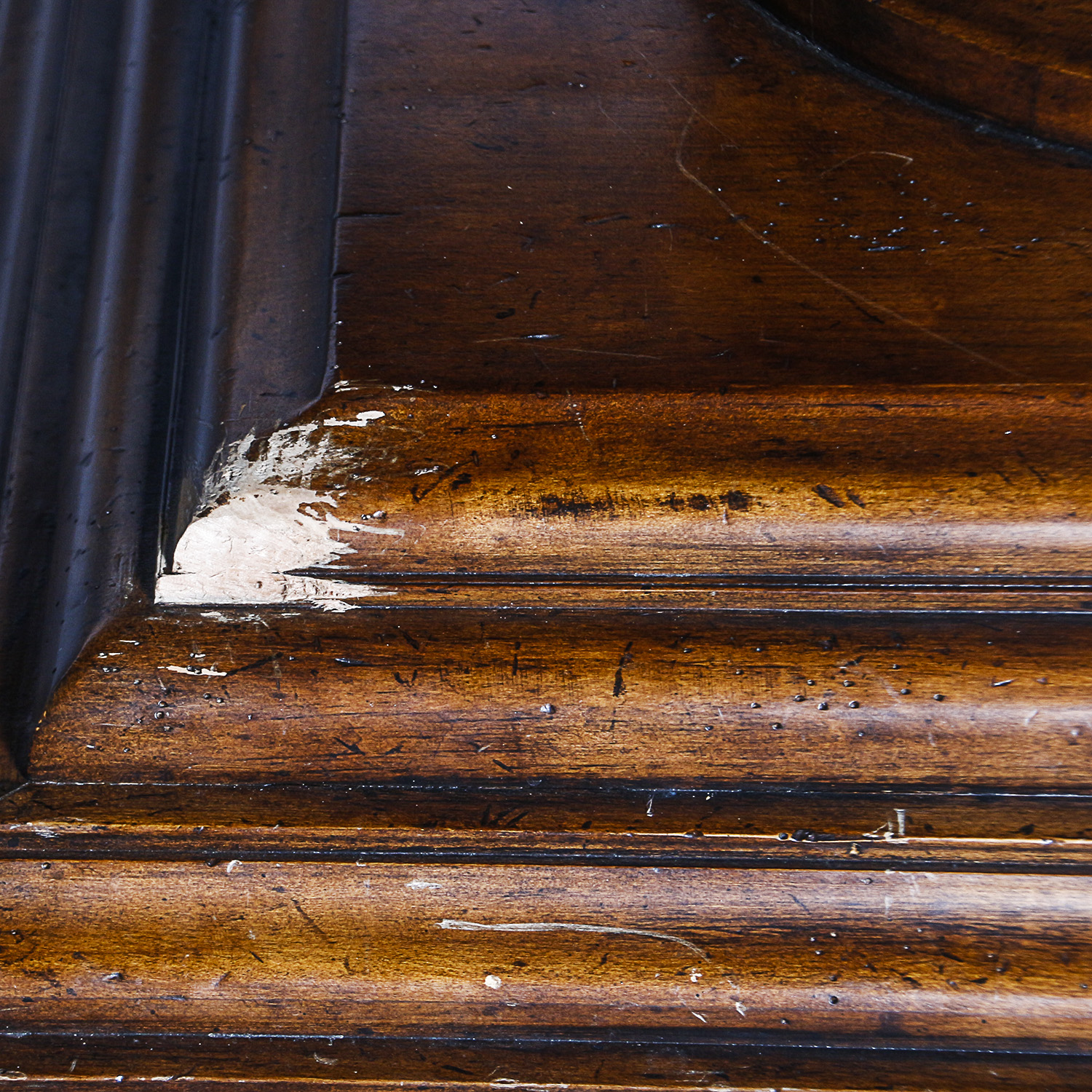 Round Pedestal Dining Table with Built-In Lazy Susan