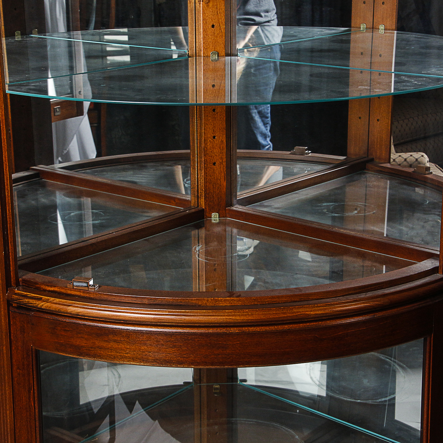 Vintage Illuminated Corner Curio Cabinet by Pulaski Furniture