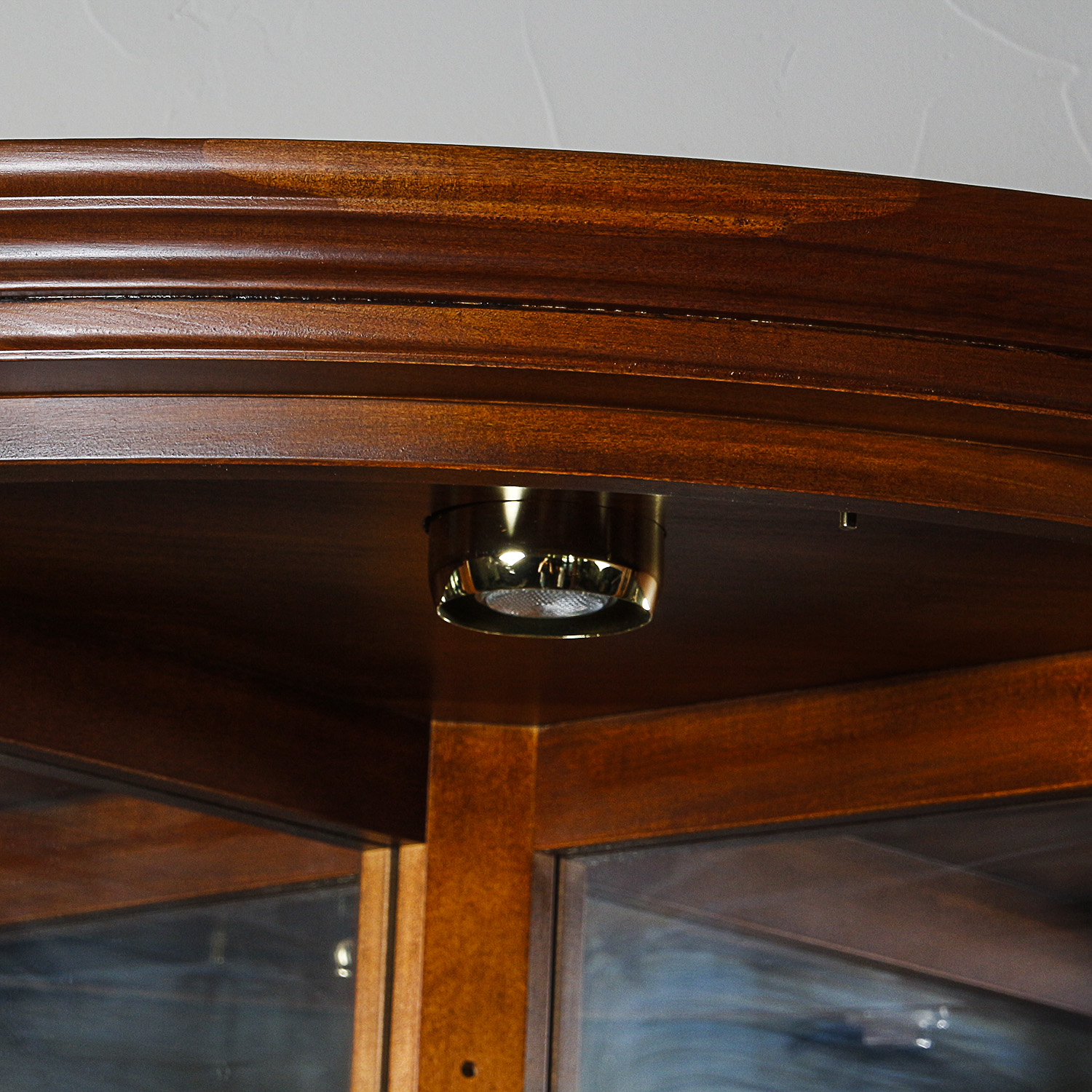 Vintage Illuminated Corner Curio Cabinet by Pulaski Furniture