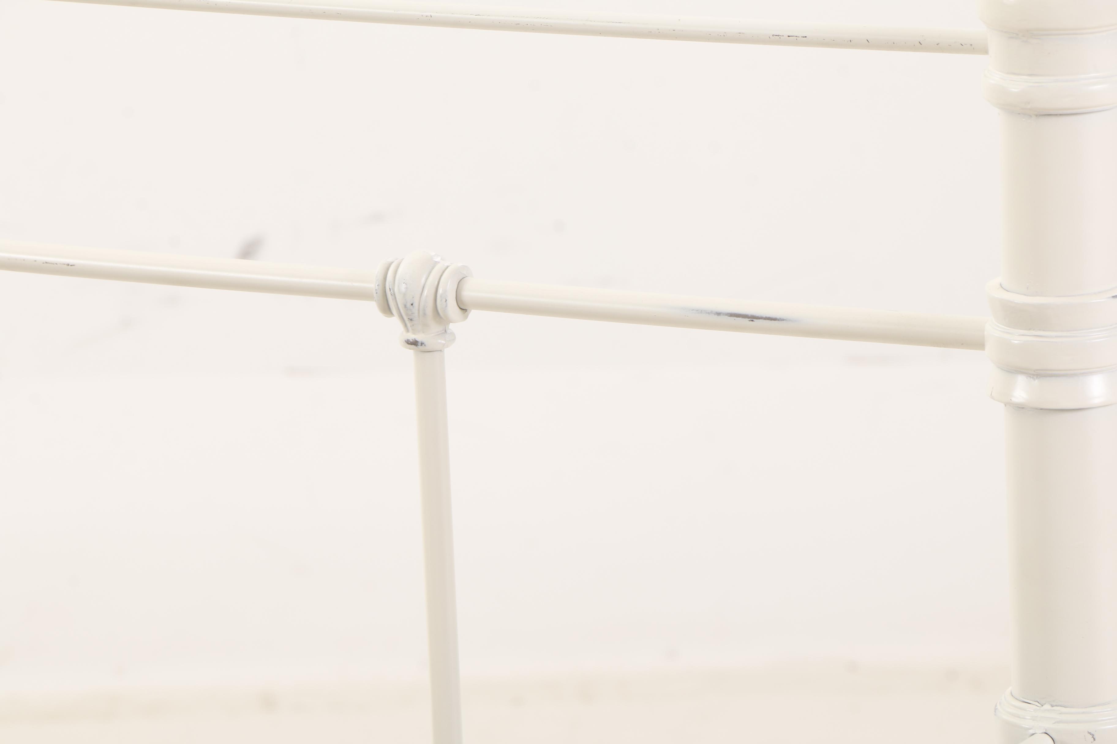 Contemporary Day Bed